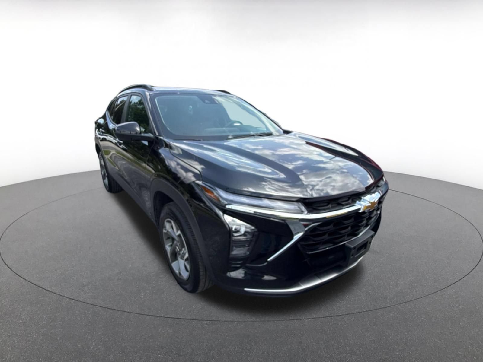 Thumbnail: 2025 Chevrolet Trax - 2