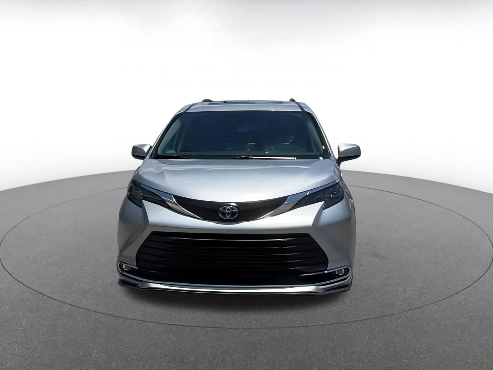 Thumbnail: 2024 Toyota Sienna - 3