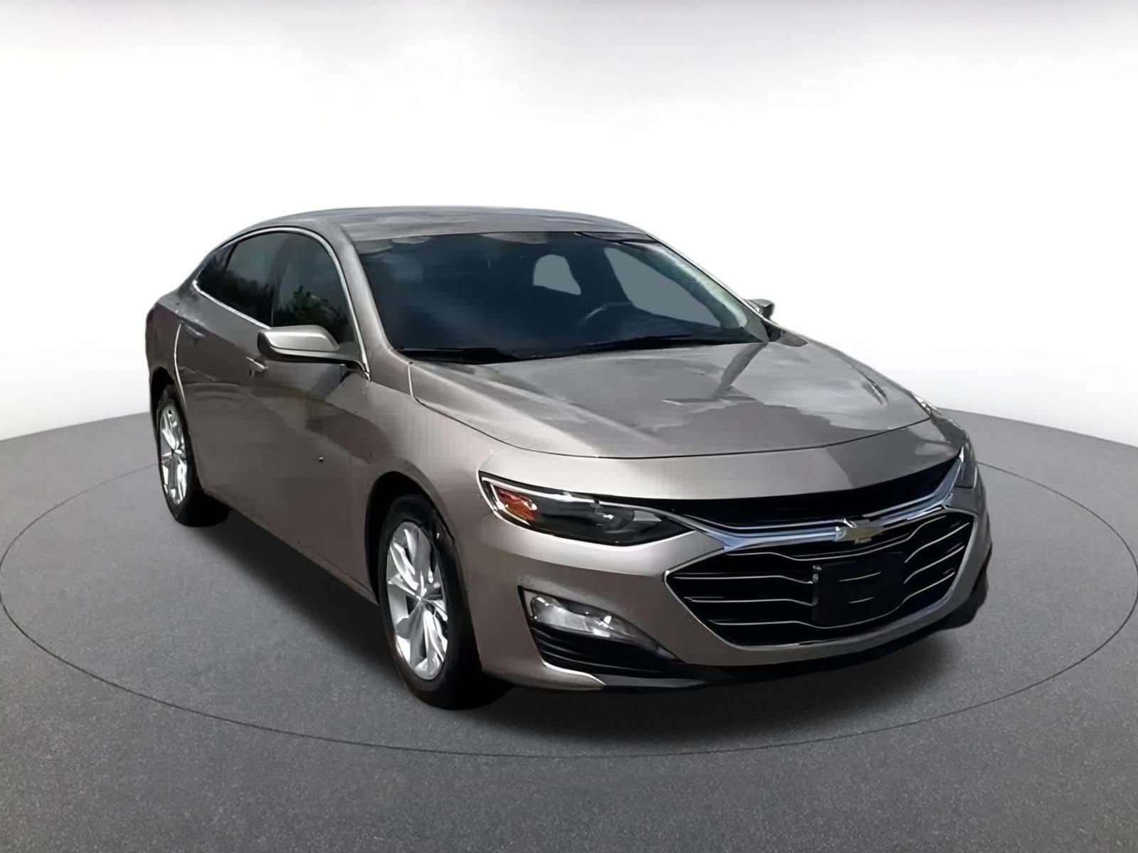 Thumbnail: 2023 Chevrolet Malibu - 3
