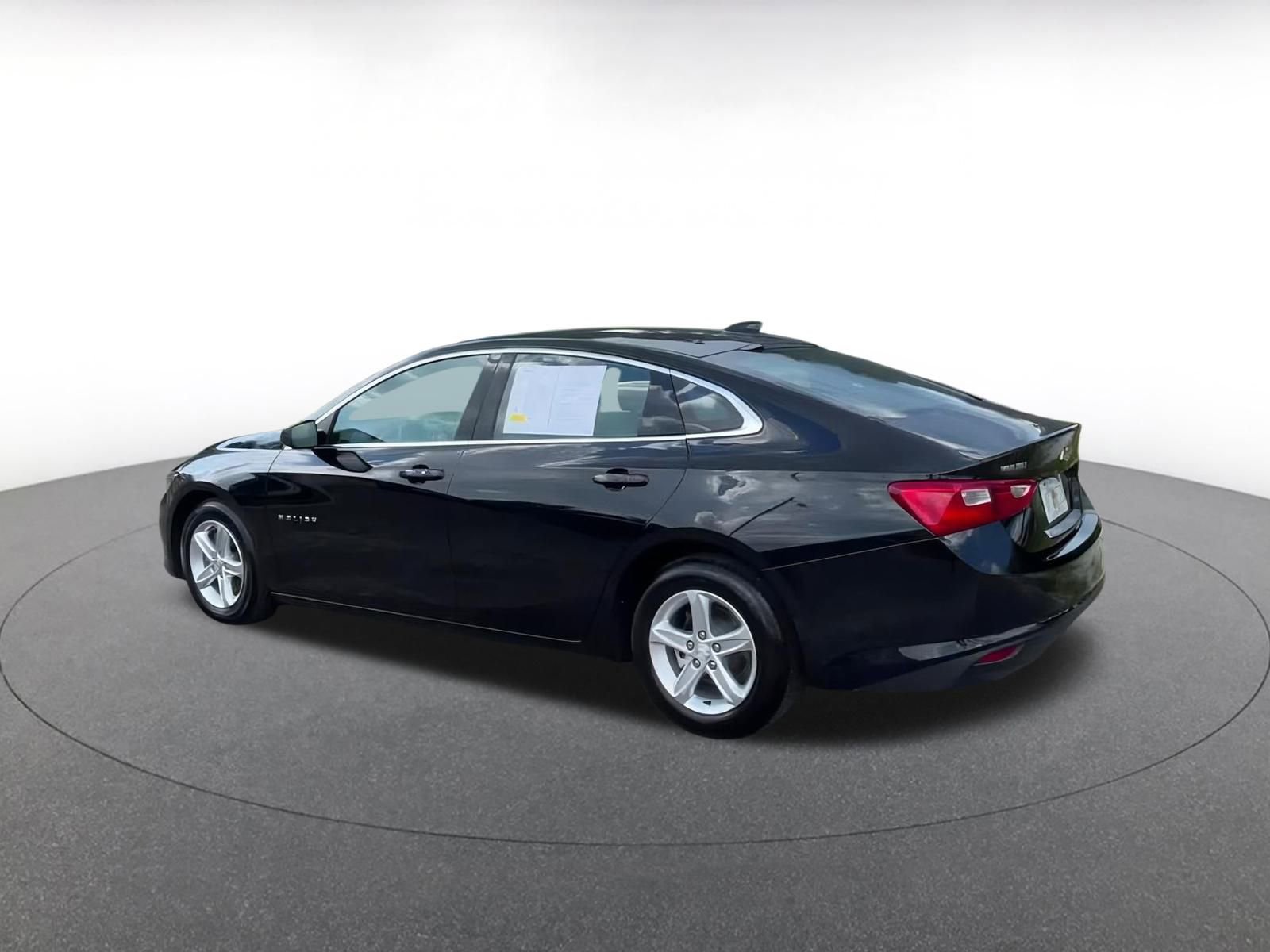 Thumbnail: 2023 Chevrolet Malibu - 10