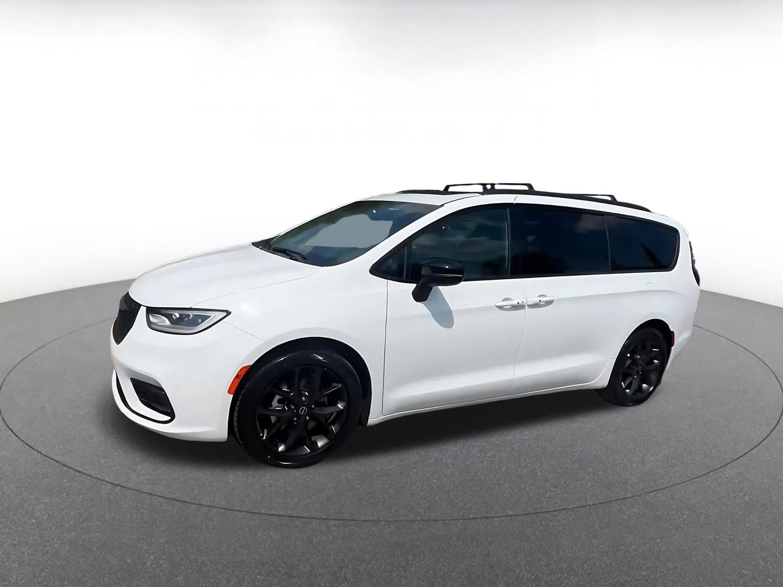 Thumbnail: 2025 Chrysler Pacifica - 8