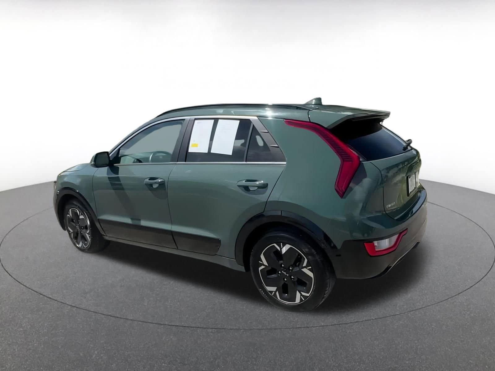 Thumbnail: 2023 Kia Niro - 8