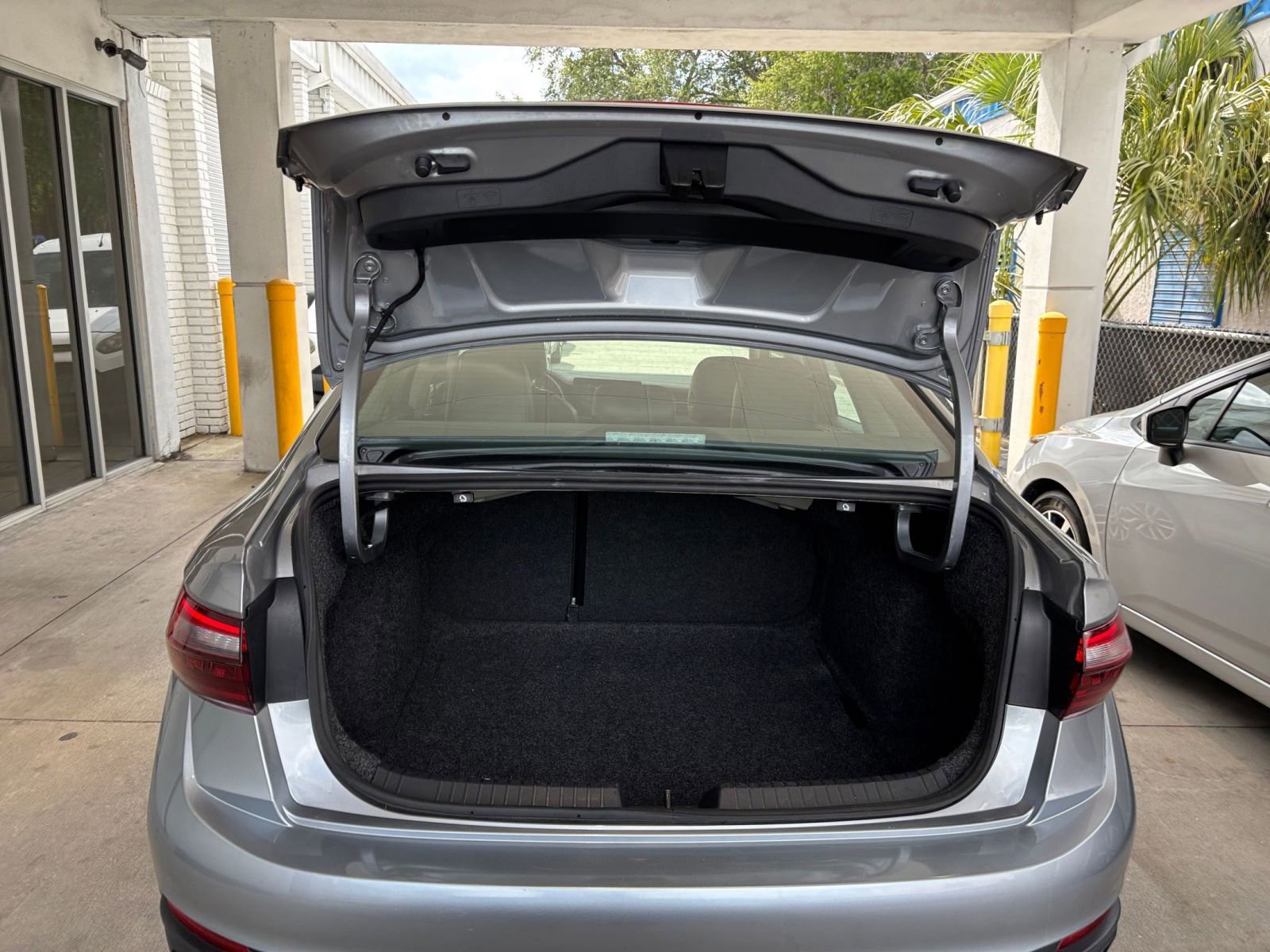 Thumbnail: 2025 Volkswagen Jetta - 32