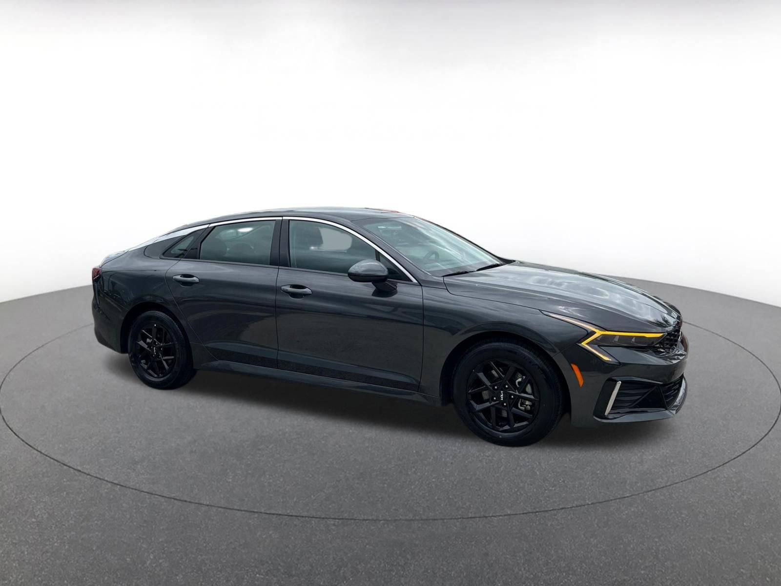 Thumbnail: 2025 Kia K5 - 1