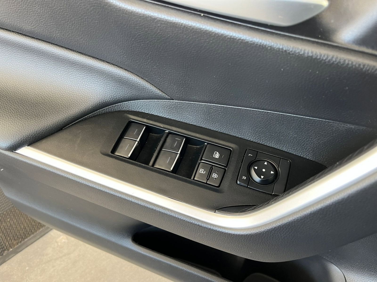 Thumbnail: 2025 Toyota RAV4 - 20