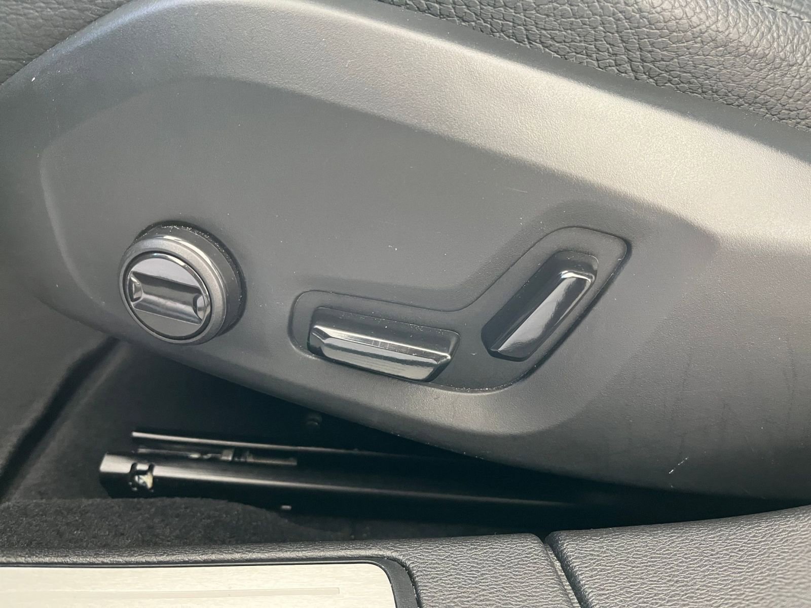 Thumbnail: 2025 Volvo S60 - 23