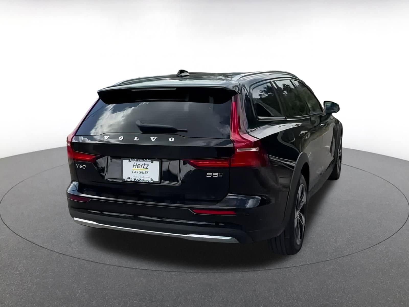 Thumbnail: 2025 Volvo S60 - 15