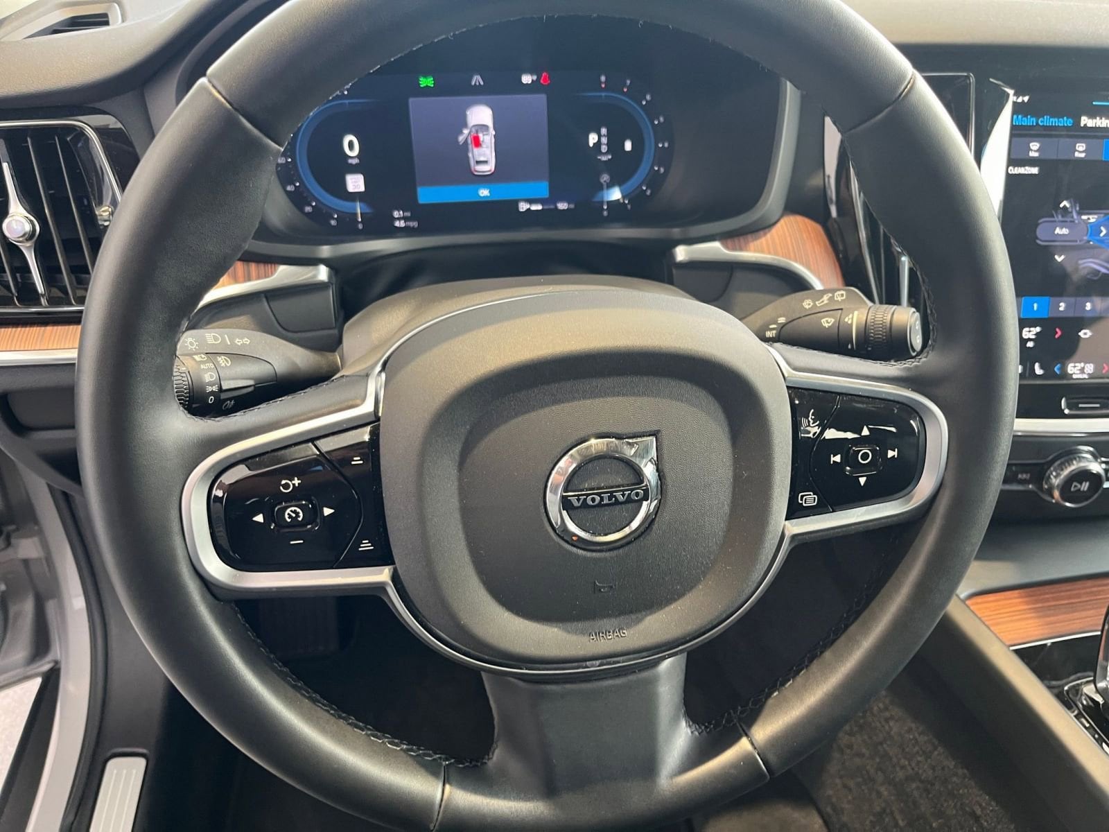 Thumbnail: 2025 Volvo S60 - 28