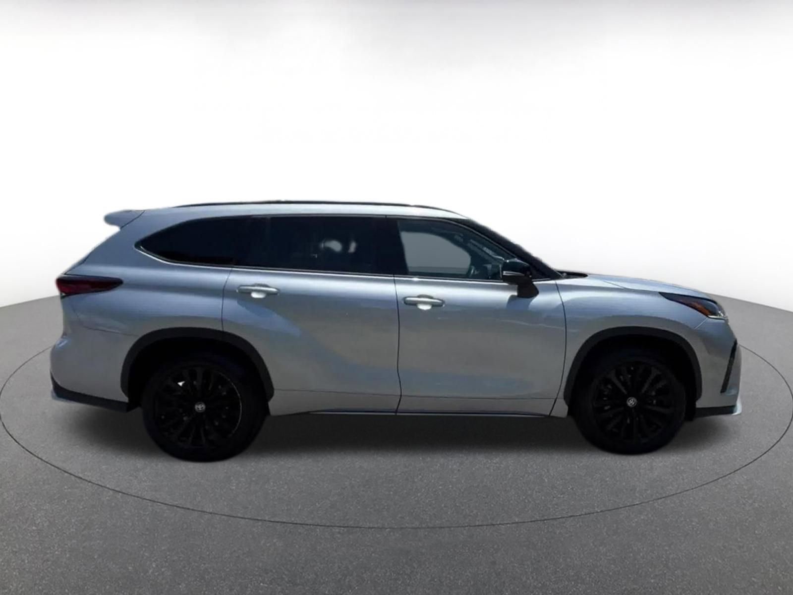 Thumbnail: 2025 Toyota Highlander - 16