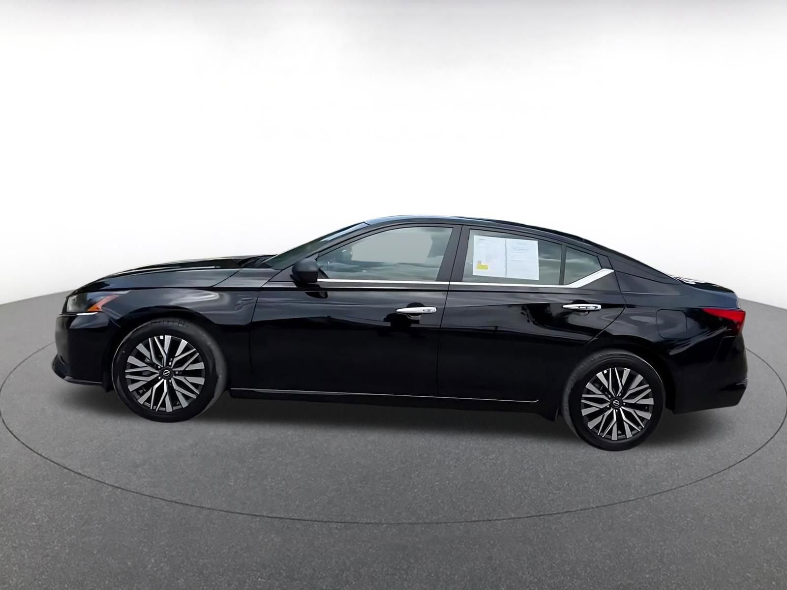 Thumbnail: 2025 Nissan Altima - 9