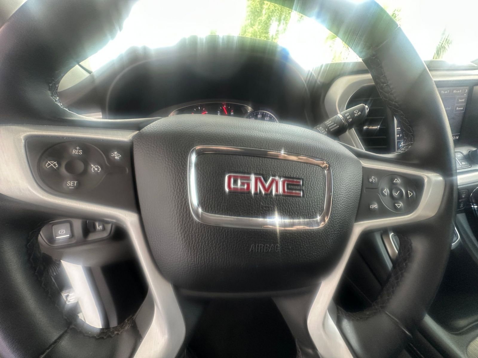 Thumbnail: 2023 GMC Acadia - 28