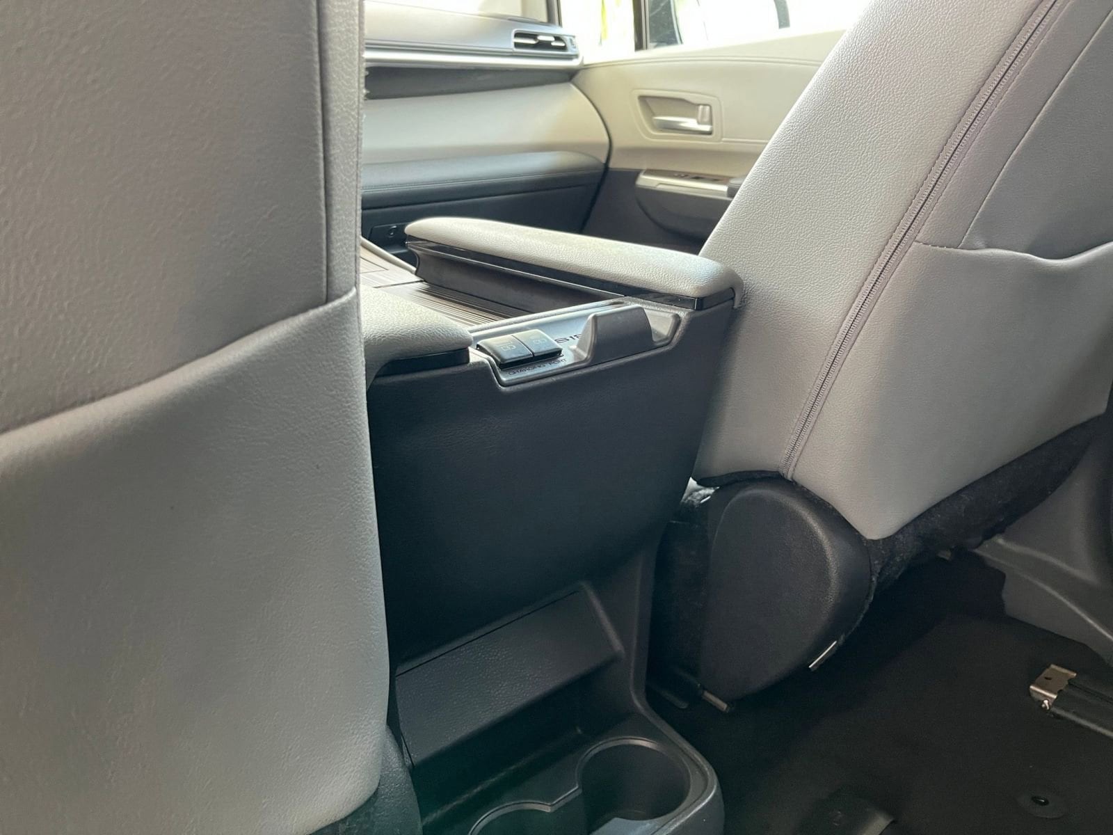 Thumbnail: 2024 Toyota Sienna - 25