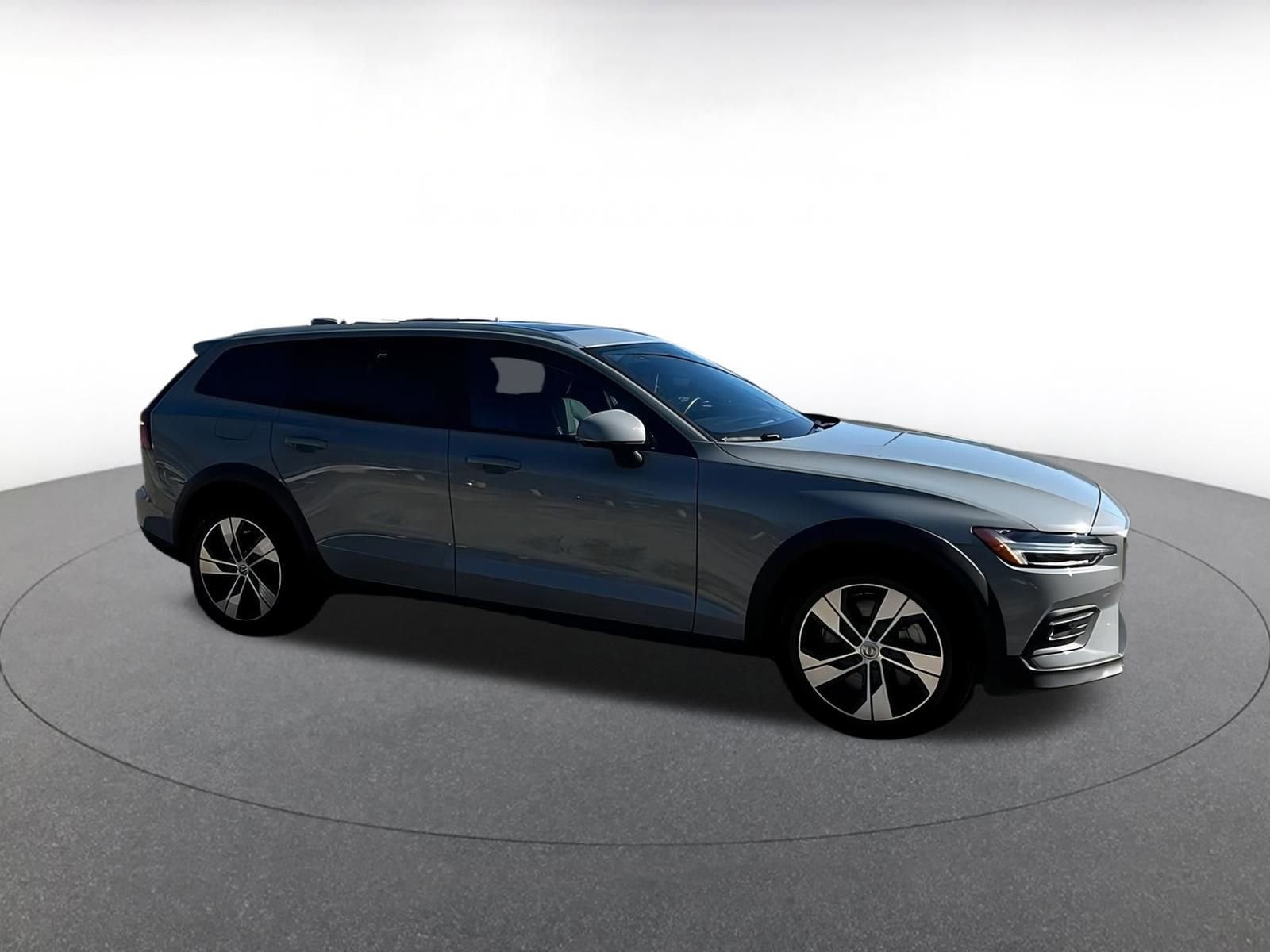 Thumbnail: 2025 Volvo S60 - 1