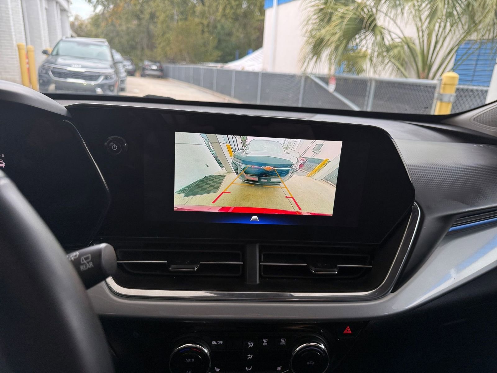 Thumbnail: 2025 Chevrolet Trax - 23