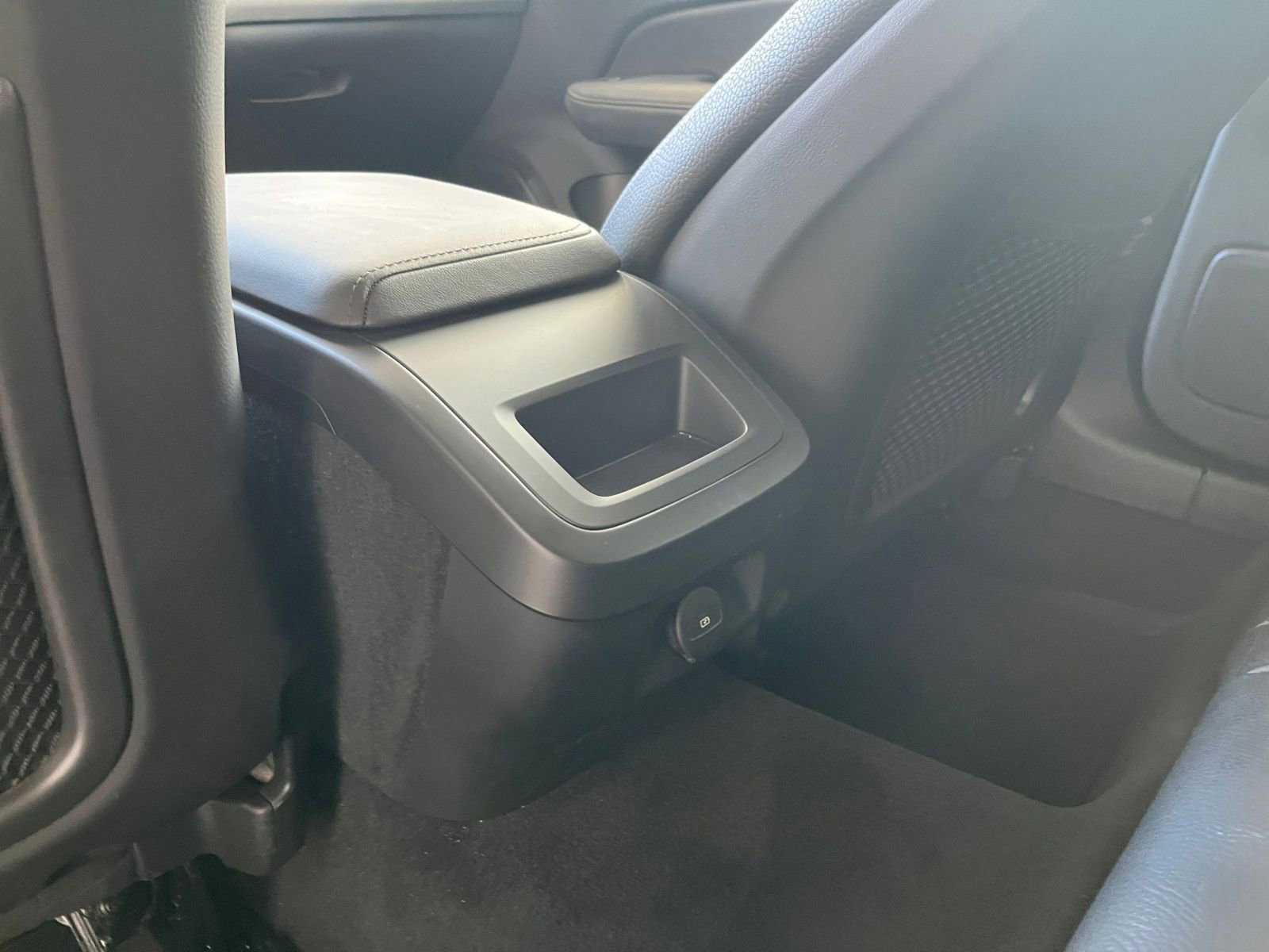 Thumbnail: 2025 Volvo S60 - 24