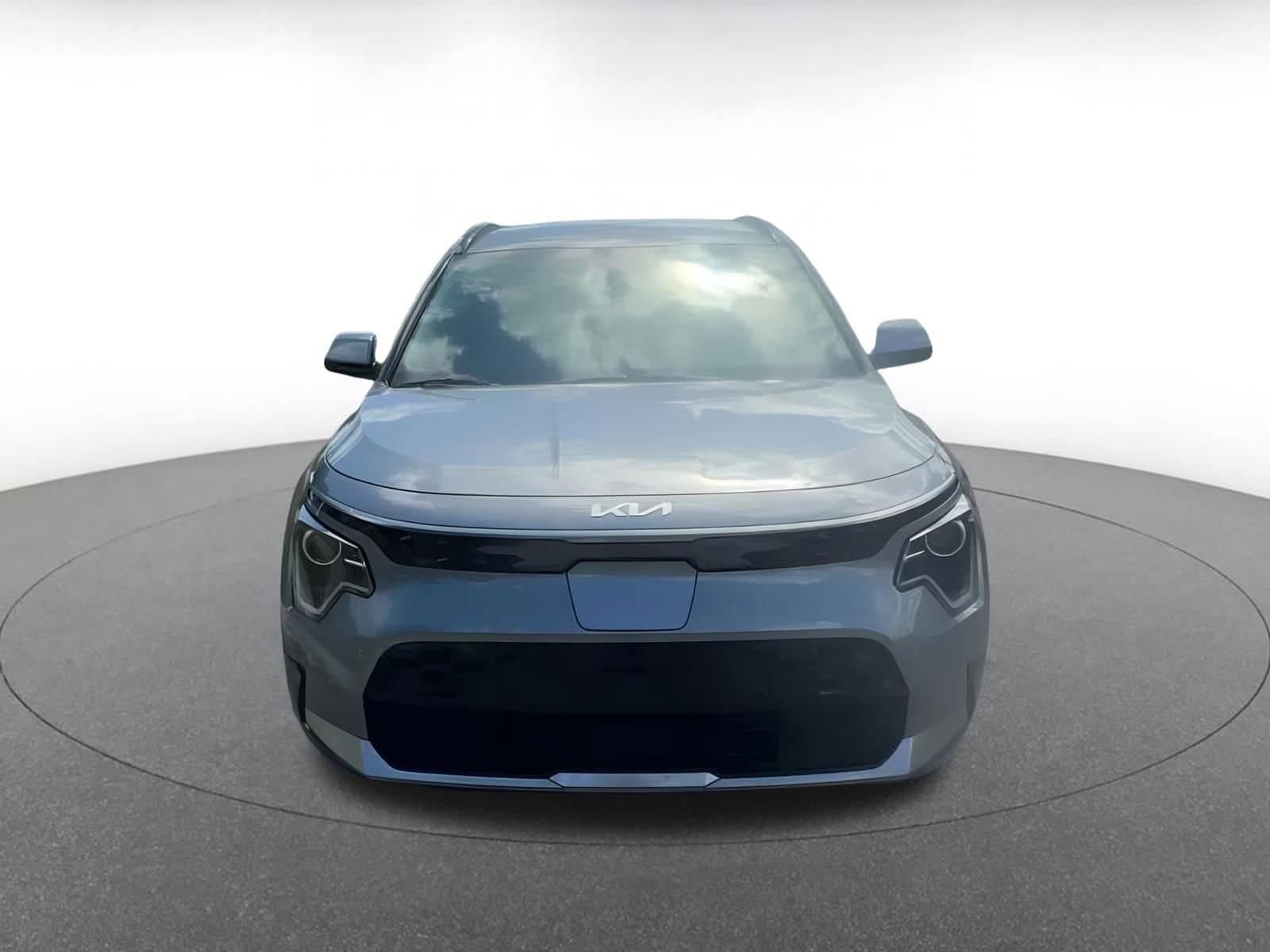 Thumbnail: 2023 Kia Niro - 5