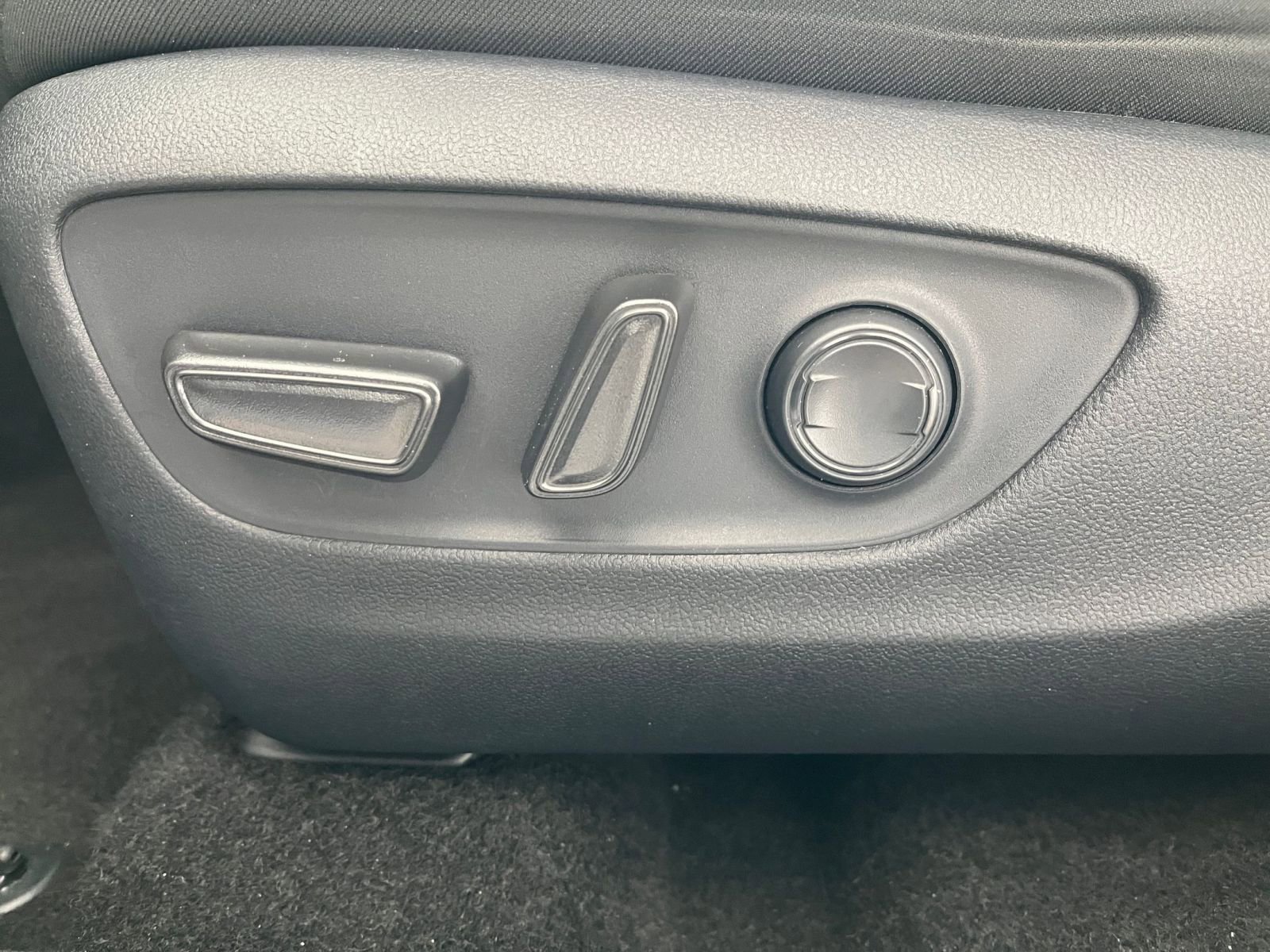 Thumbnail: 2025 Toyota RAV4 - 23