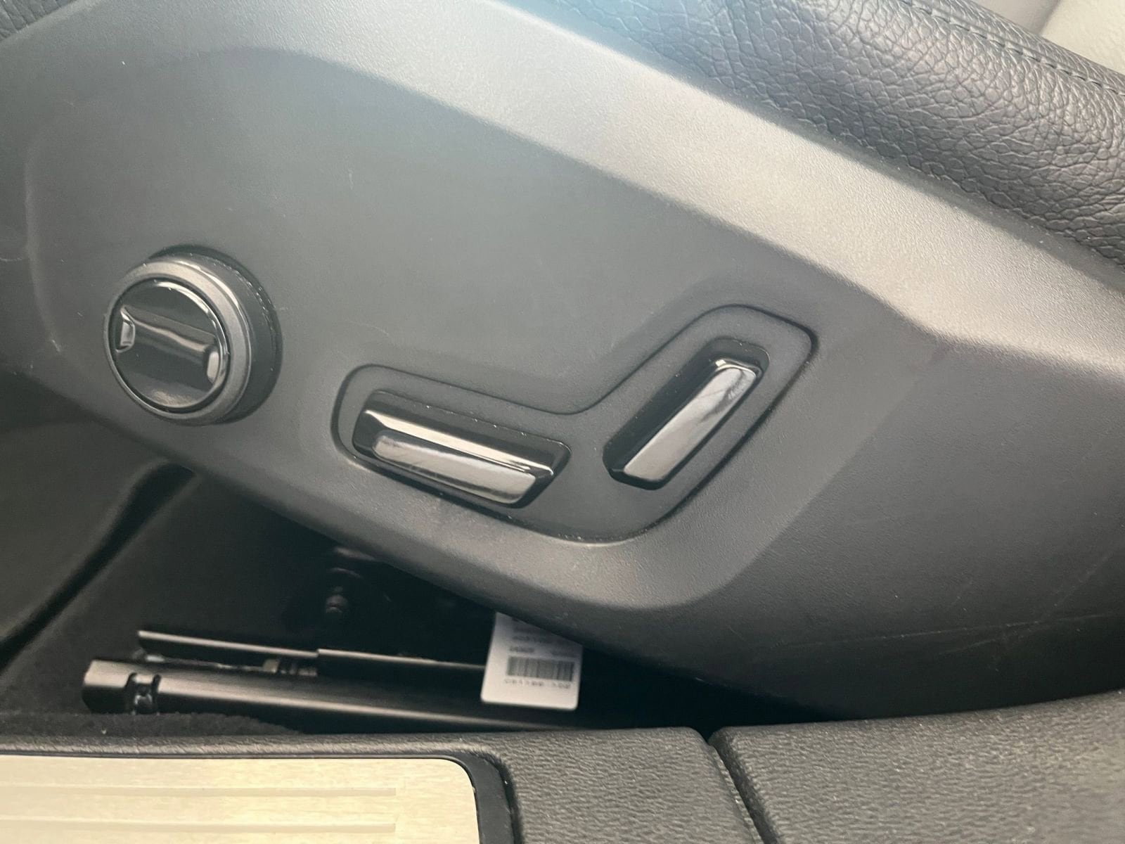 Thumbnail: 2025 Volvo S60 - 23