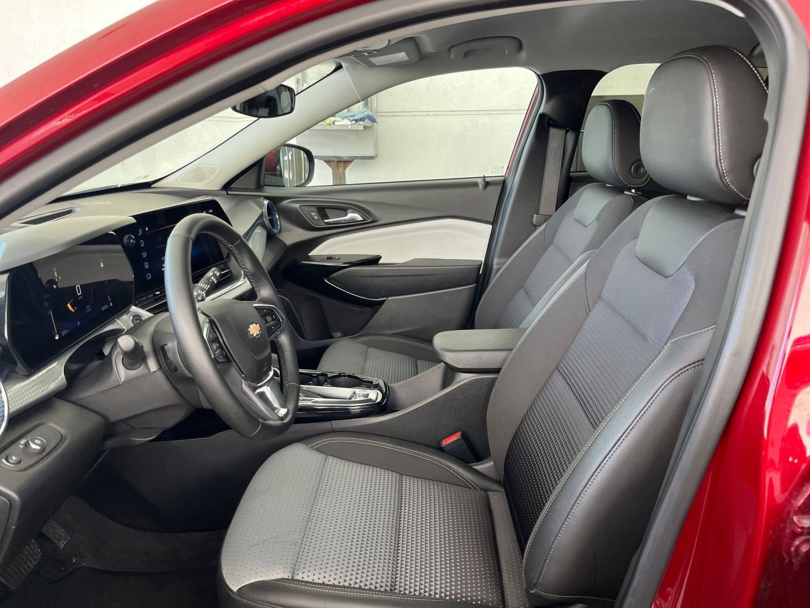 Thumbnail: 2025 Chevrolet Trax - 27