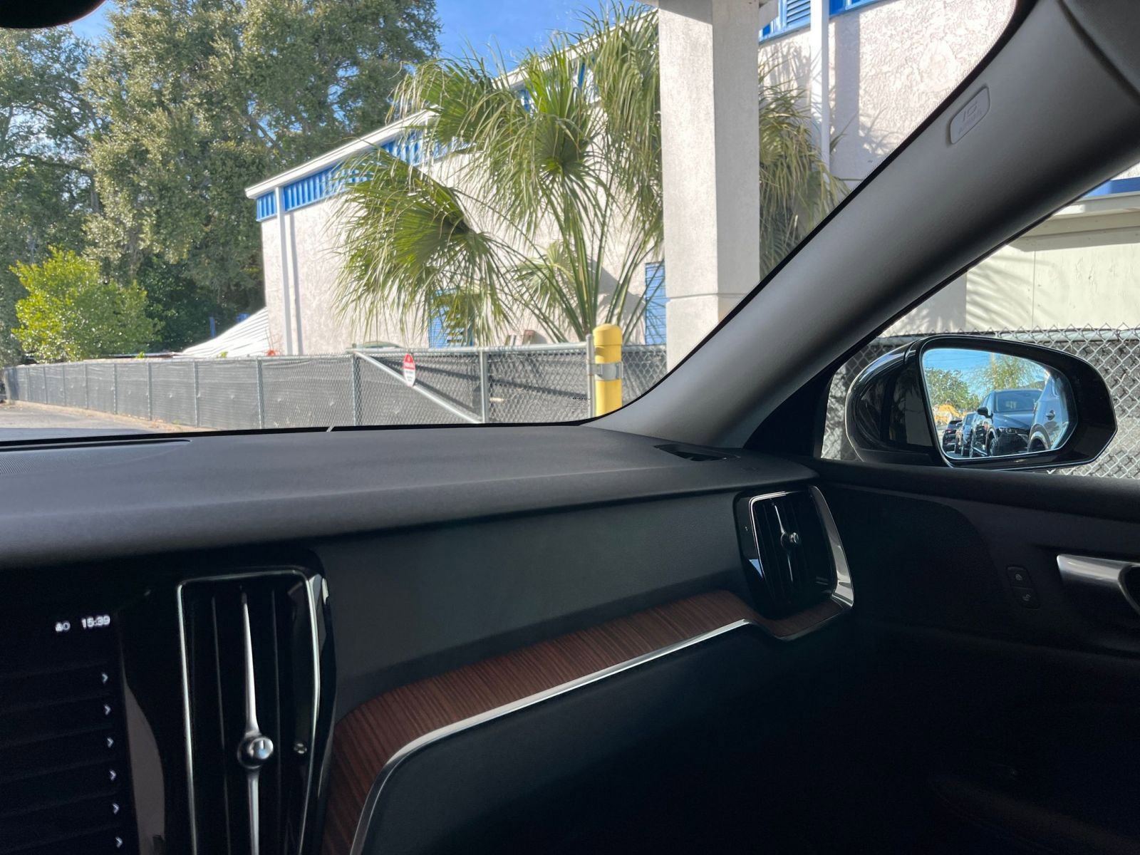 Thumbnail: 2025 Volvo S60 - 35