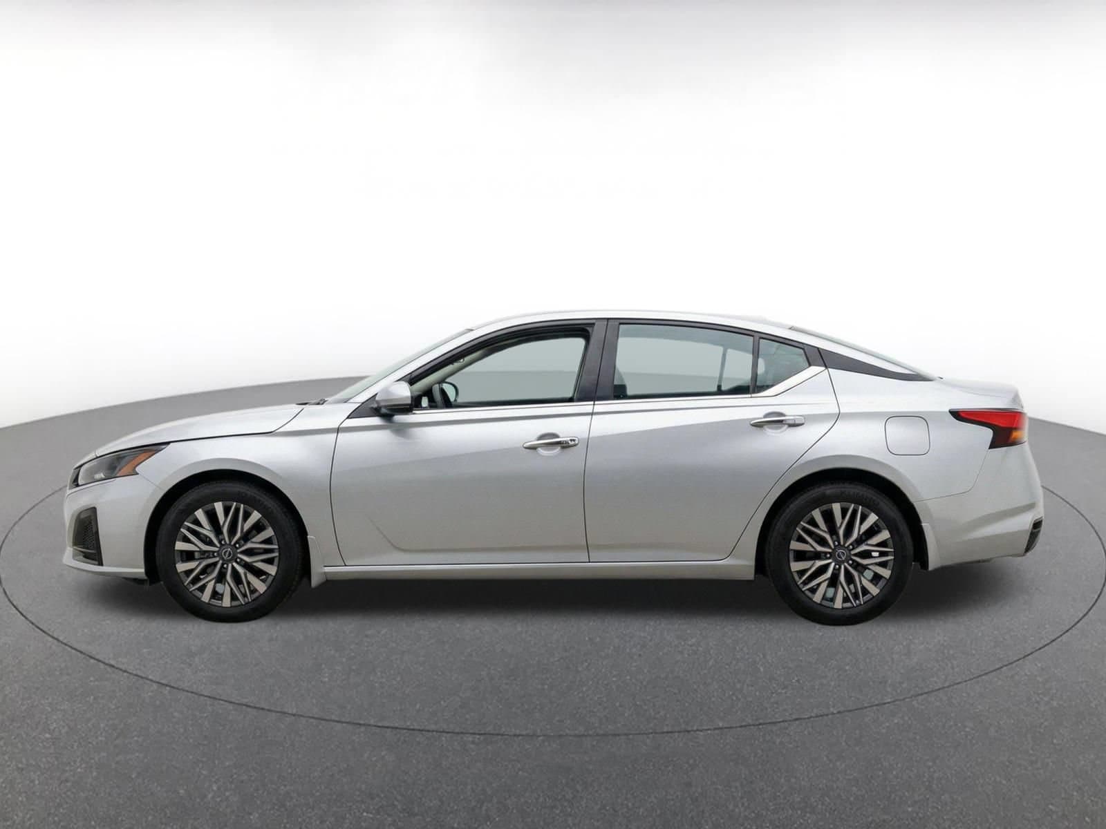 Thumbnail: 2025 Nissan Altima - 4