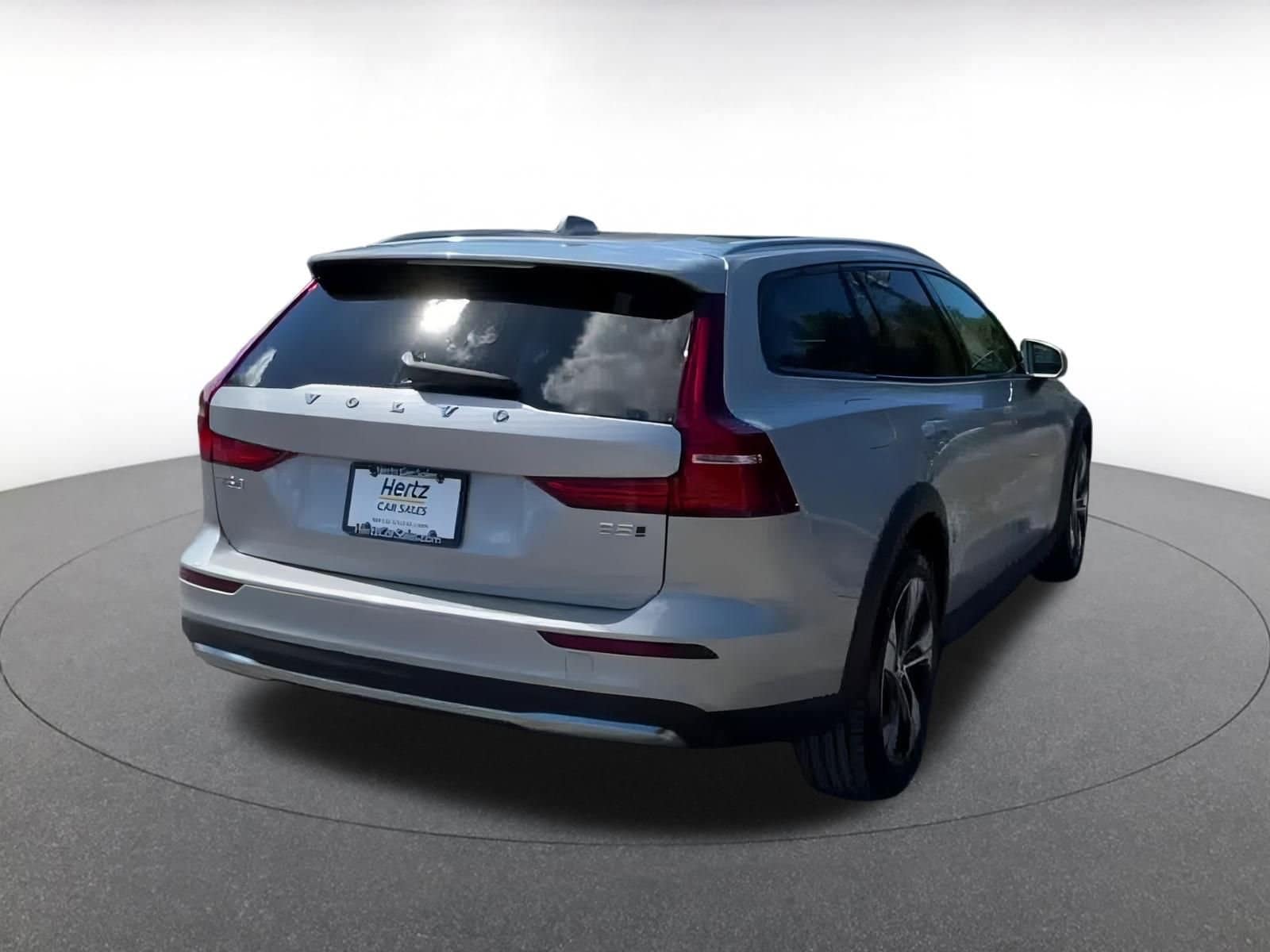 Thumbnail: 2025 Volvo S60 - 14