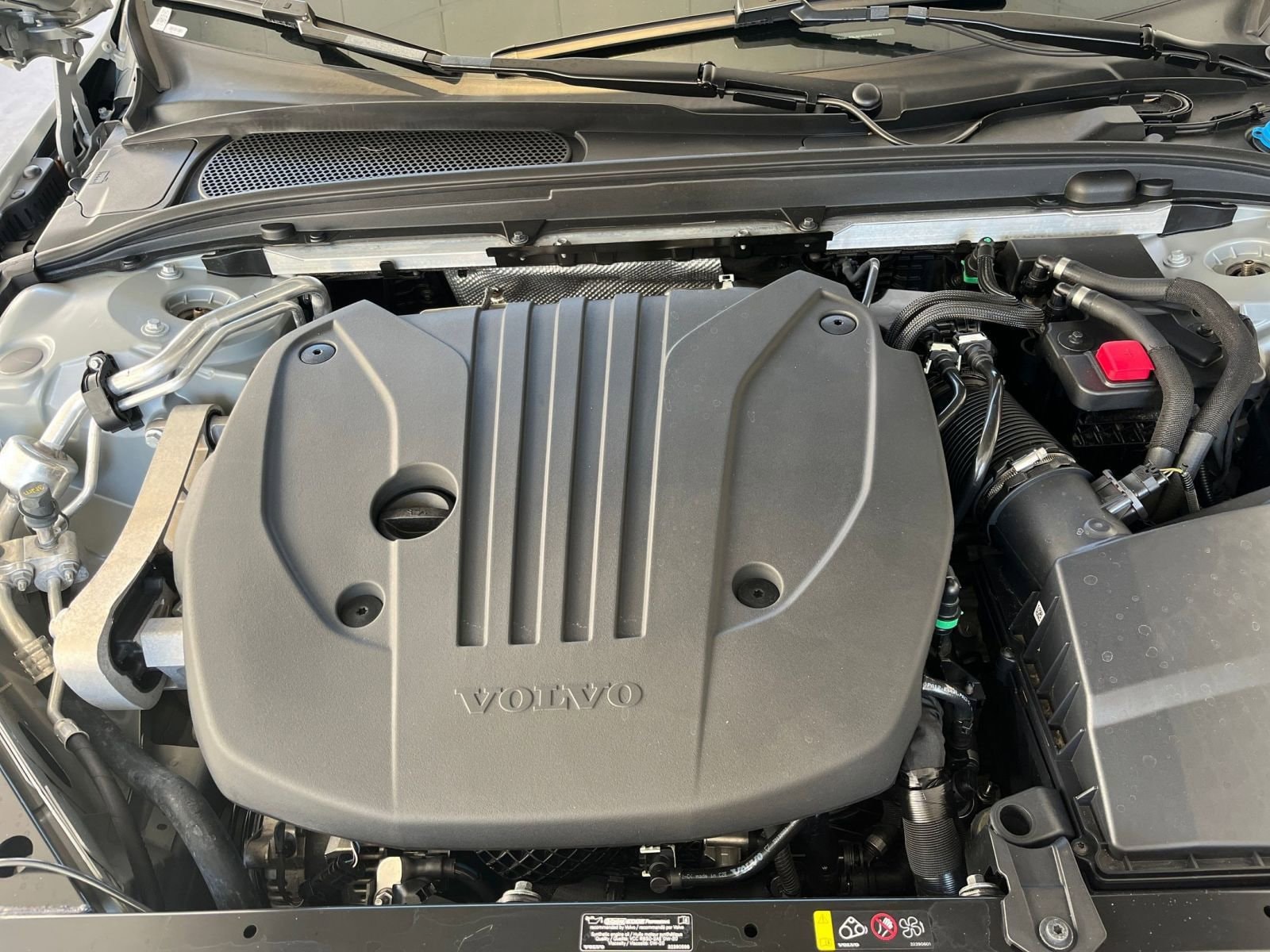 Thumbnail: 2025 Volvo S60 - 32