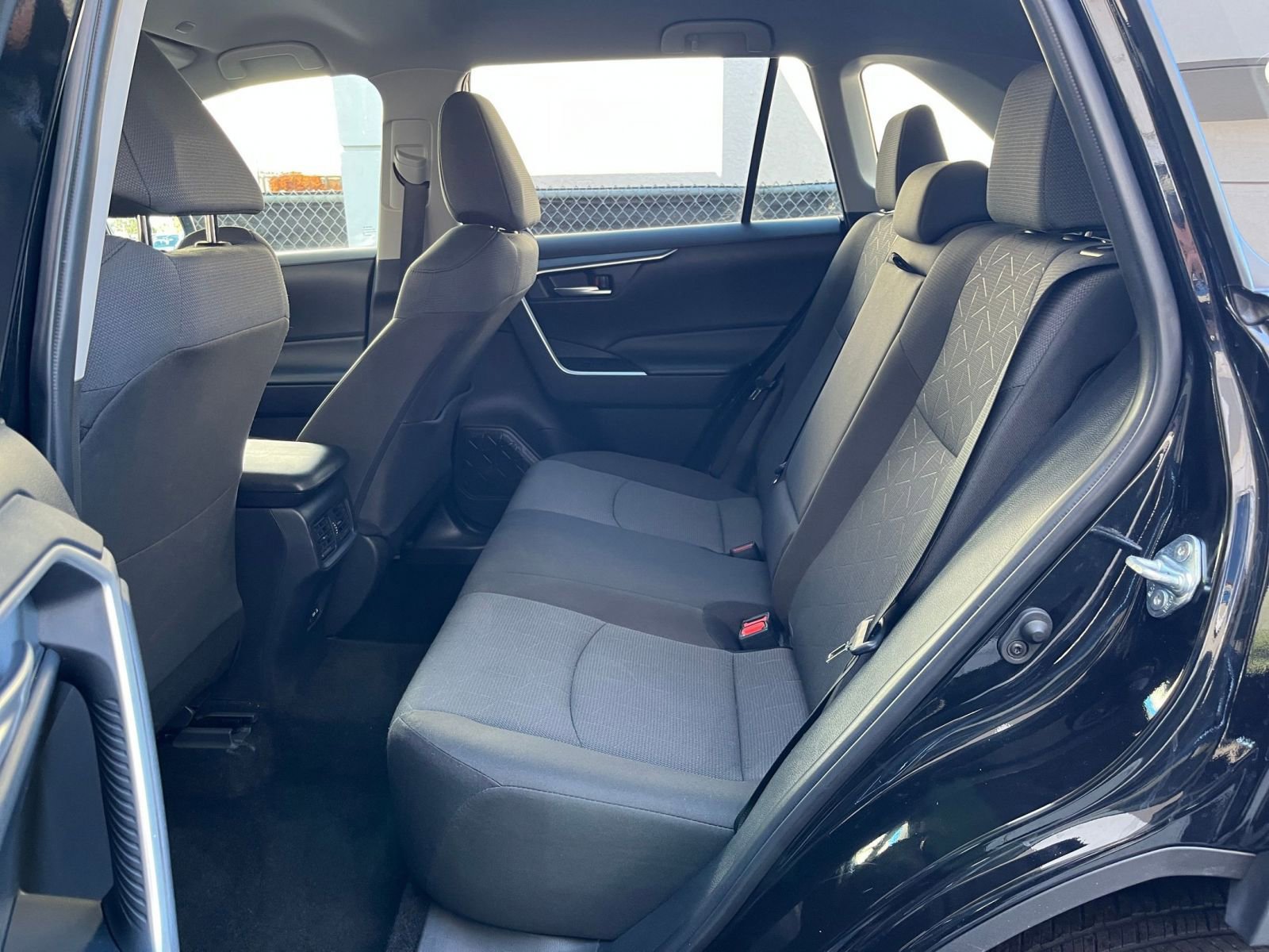 Thumbnail: 2025 Toyota RAV4 - 27