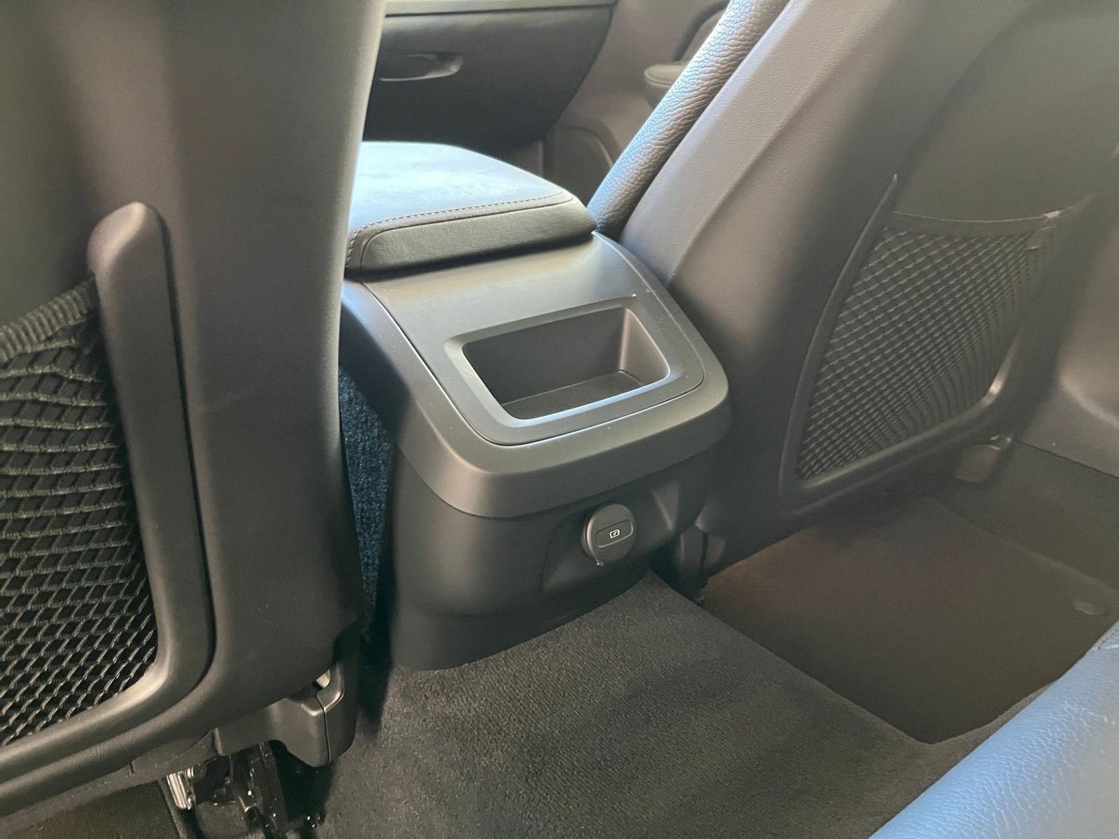 Thumbnail: 2025 Volvo S60 - 24