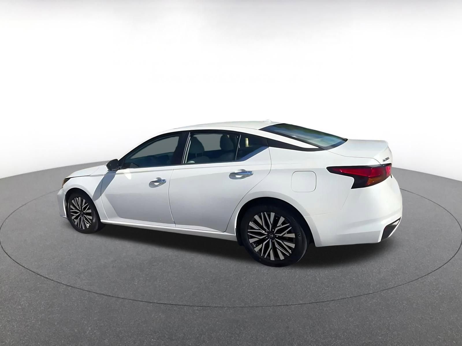 Thumbnail: 2025 Nissan Altima - 10