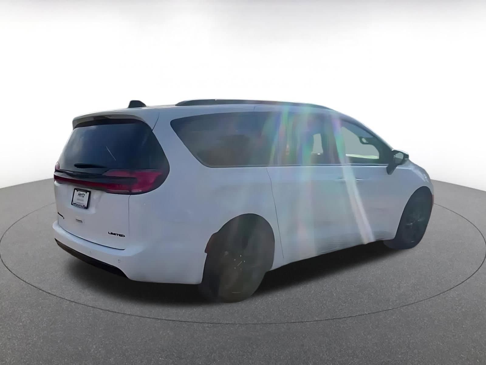 Thumbnail: 2025 Chrysler Pacifica - 15