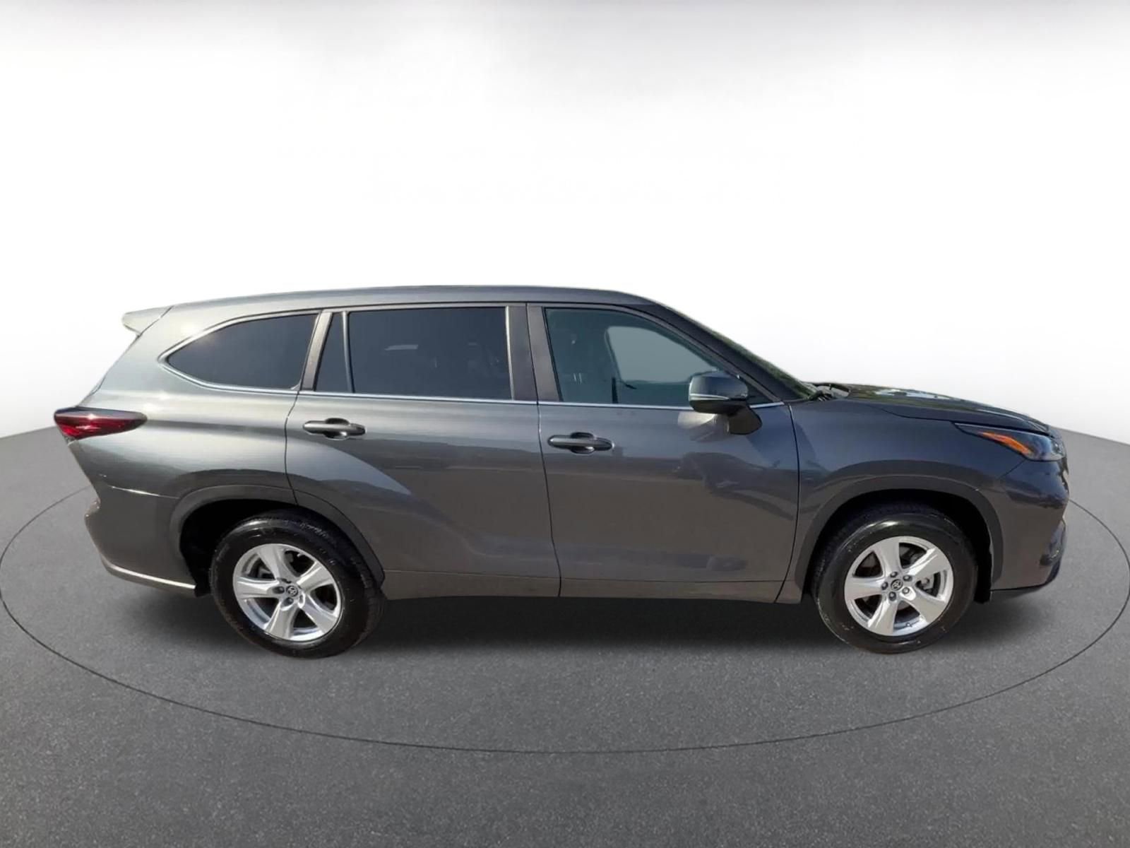 Thumbnail: 2025 Toyota Highlander - 16