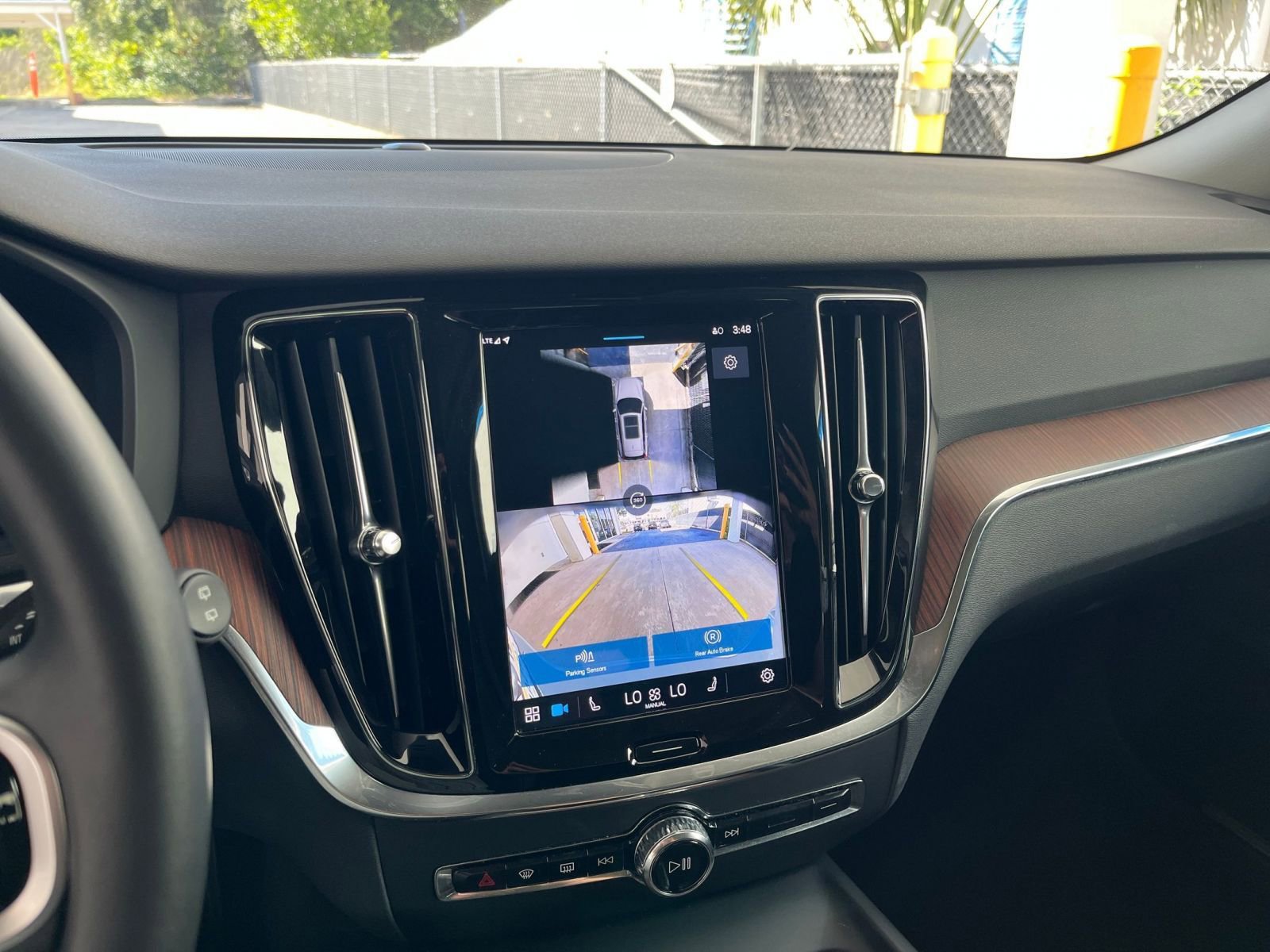 Thumbnail: 2025 Volvo S60 - 17