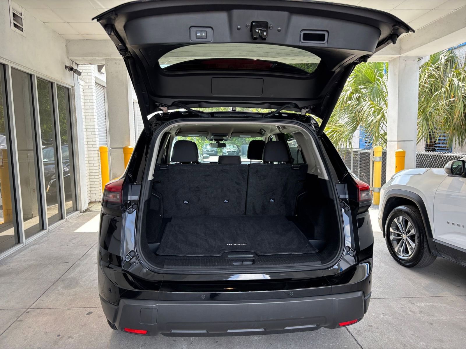Thumbnail: 2025 Nissan Rogue - 32