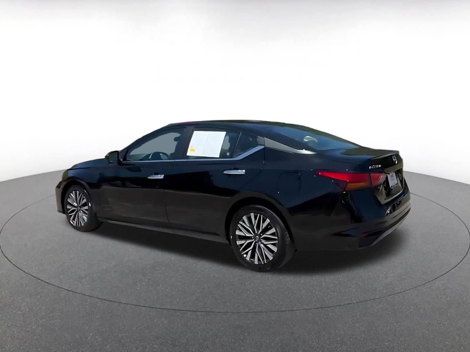 Thumbnail: 2025 Nissan Altima - 9