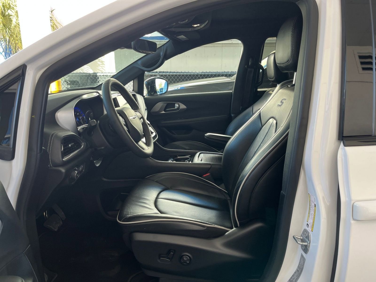 Thumbnail: 2025 Chrysler Pacifica - 30