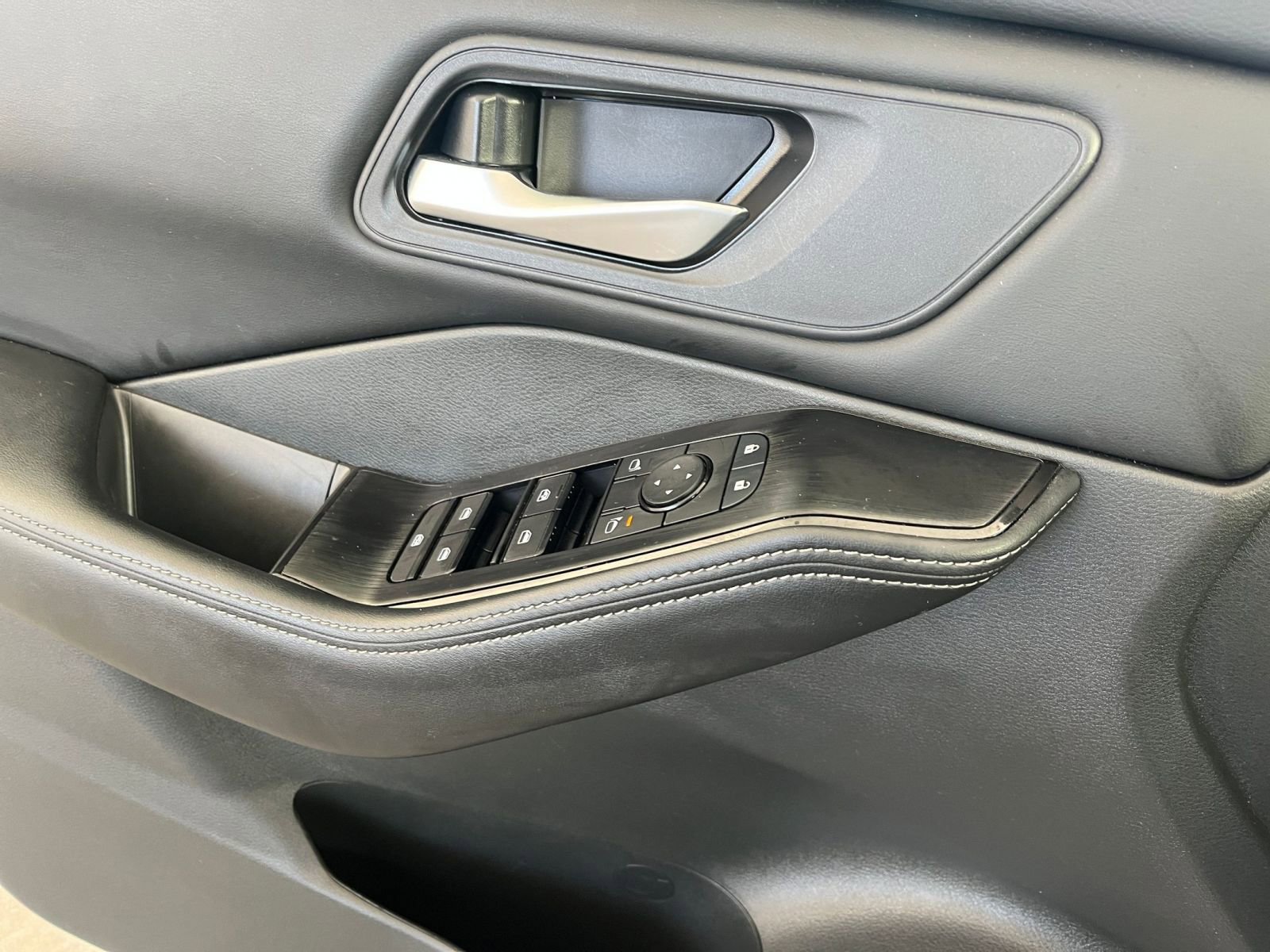 Thumbnail: 2025 Nissan Rogue - 18