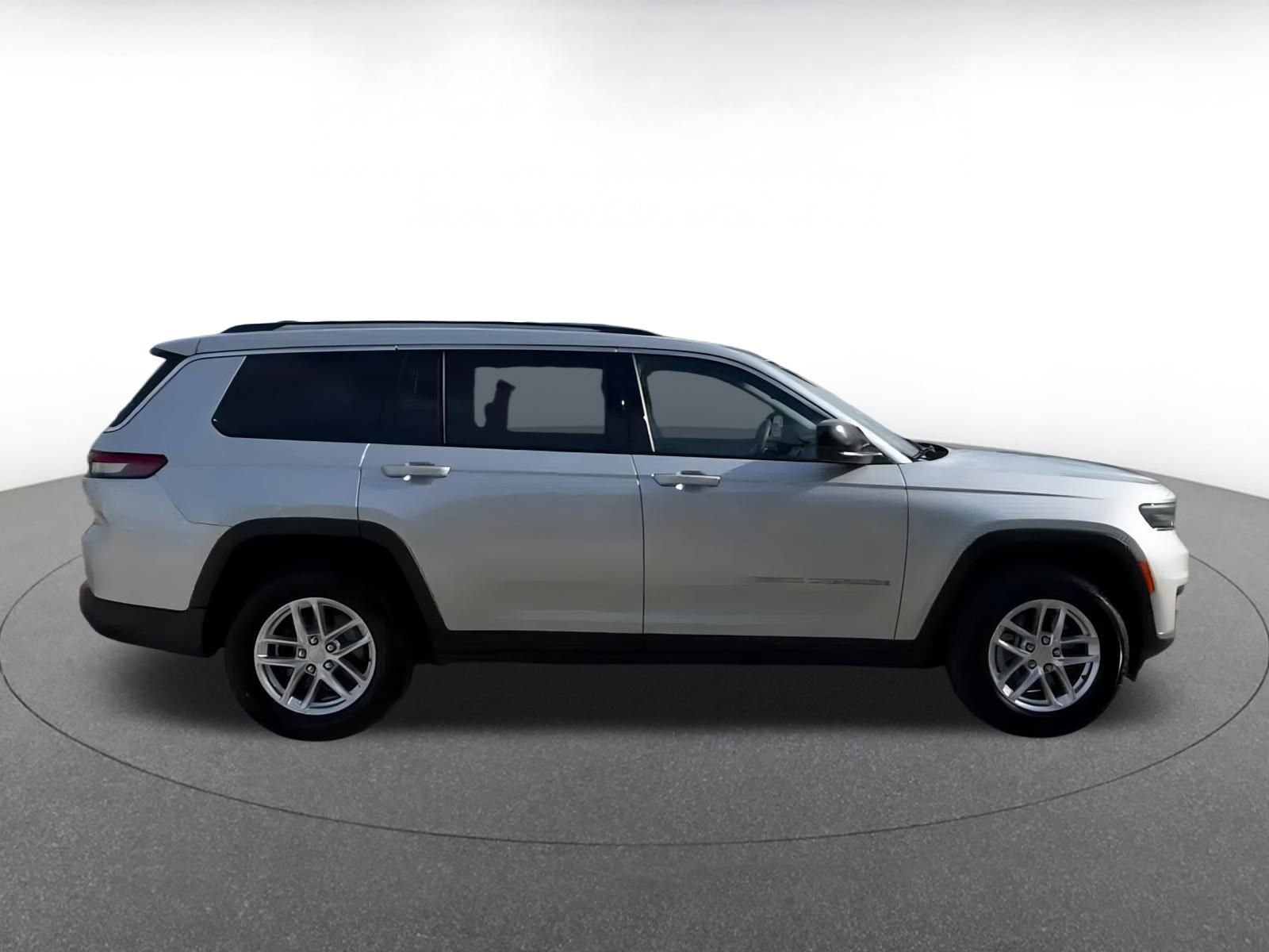 Thumbnail: 2023 Jeep Grand Cherokee - 16