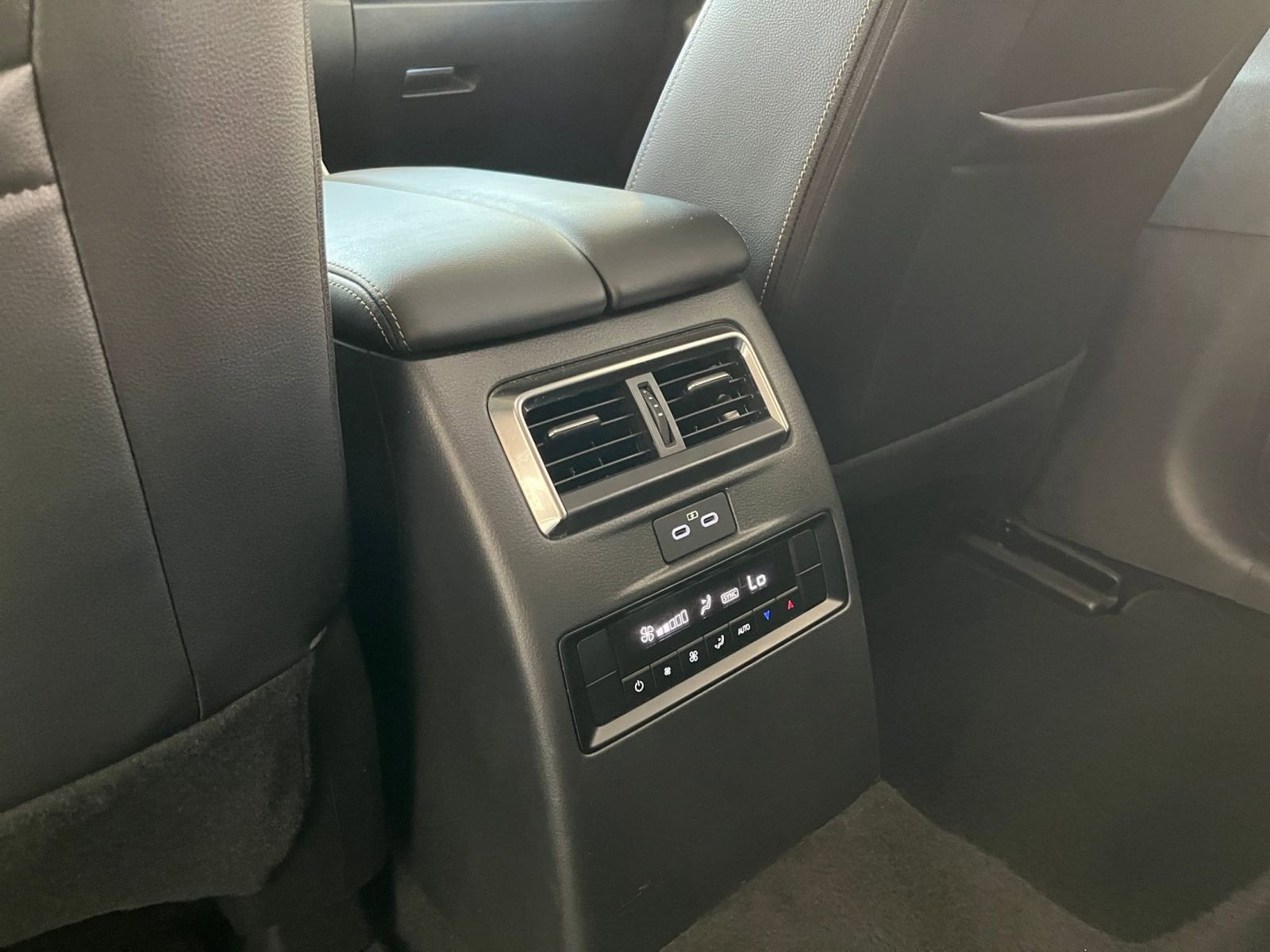 Thumbnail: 2025 Mazda CX-70 - 24