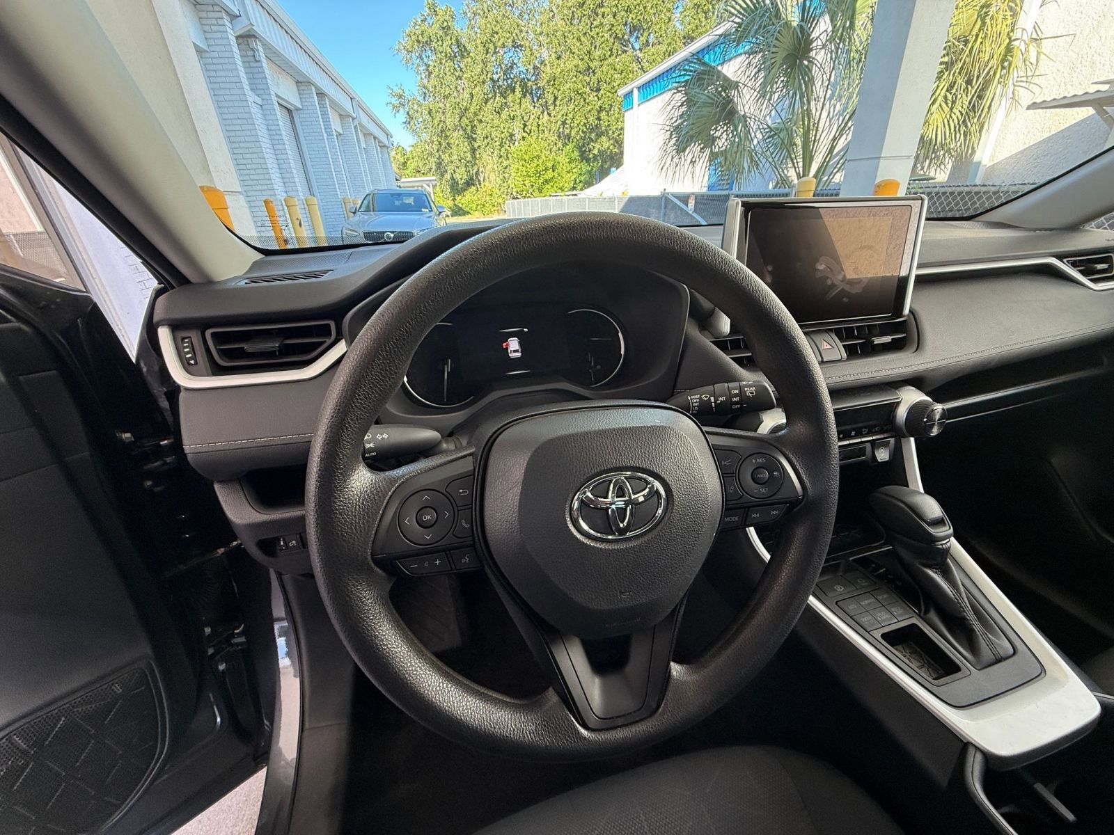 Thumbnail: 2025 Toyota RAV4 - 28