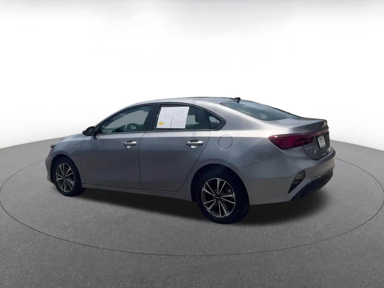 Thumbnail: 2024 Kia Forte - 8