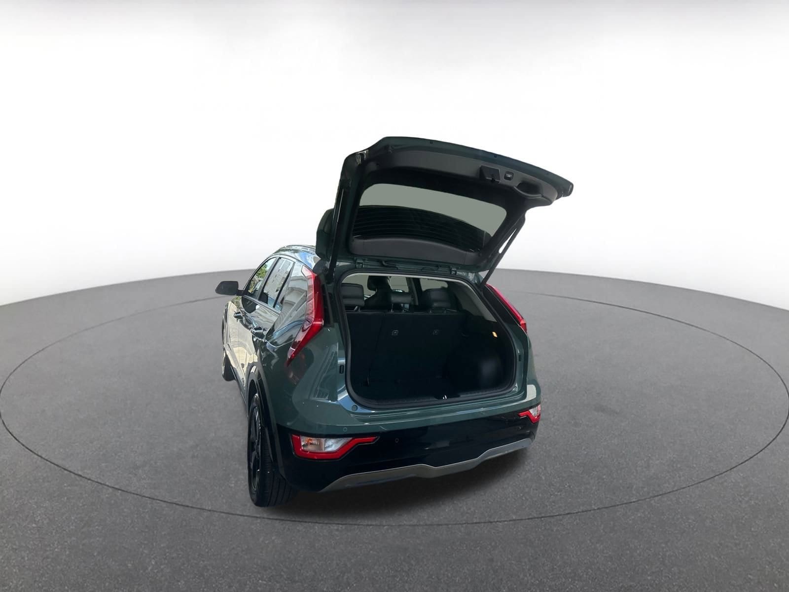 Thumbnail: 2023 Kia Niro - 11