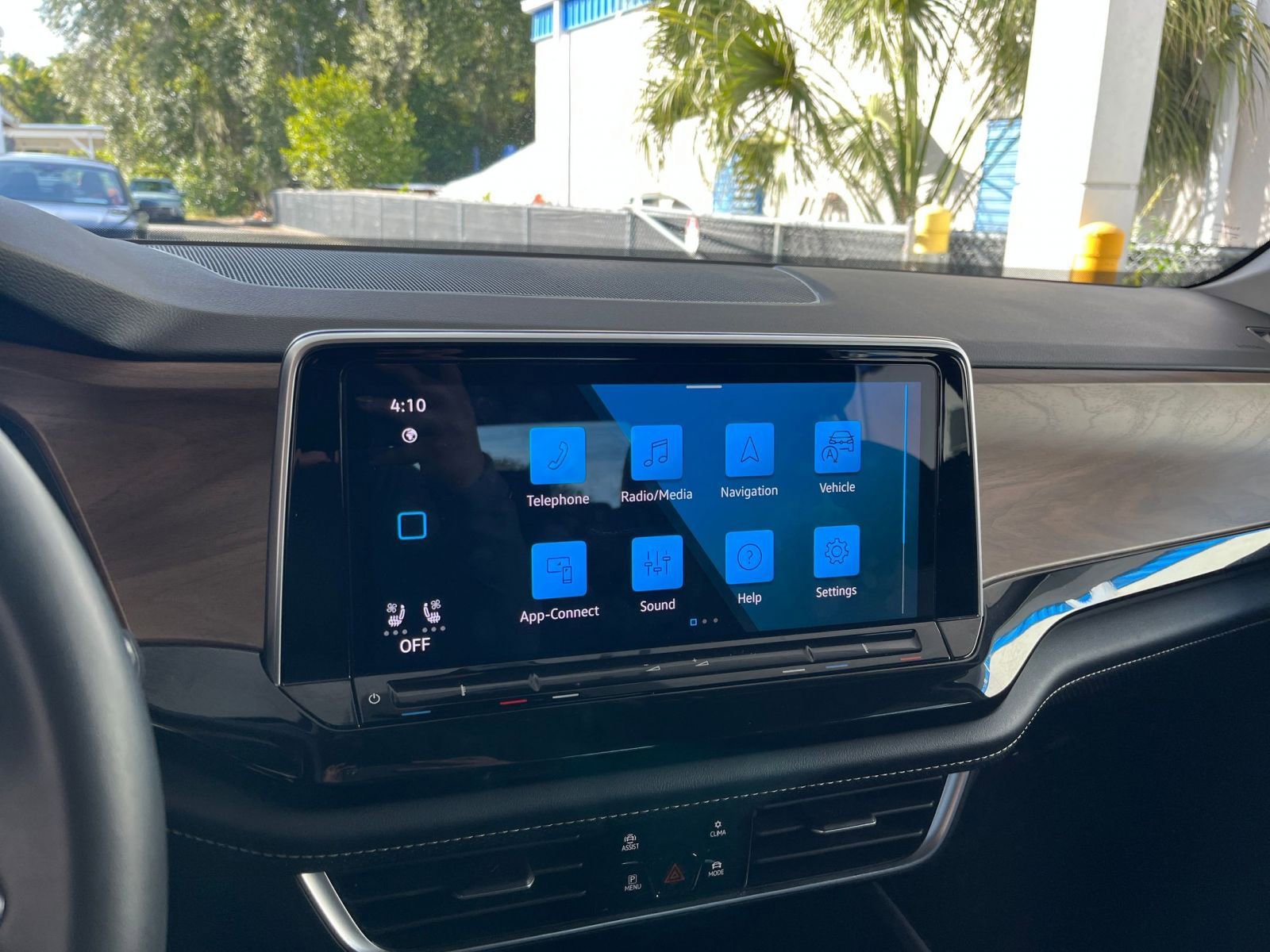 Thumbnail: 2025 Volkswagen Atlas - 21