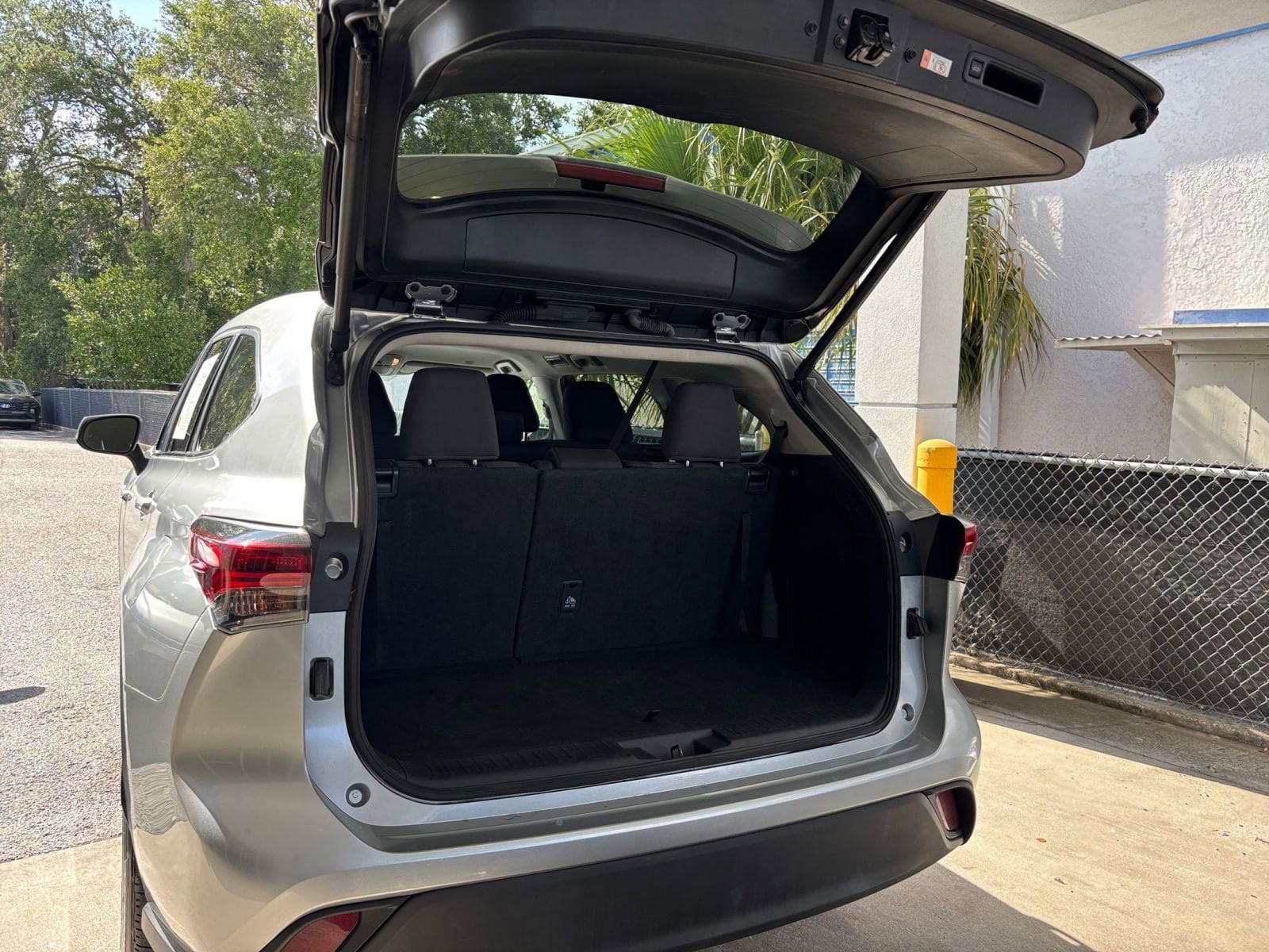 Thumbnail: 2025 Toyota Highlander - 33