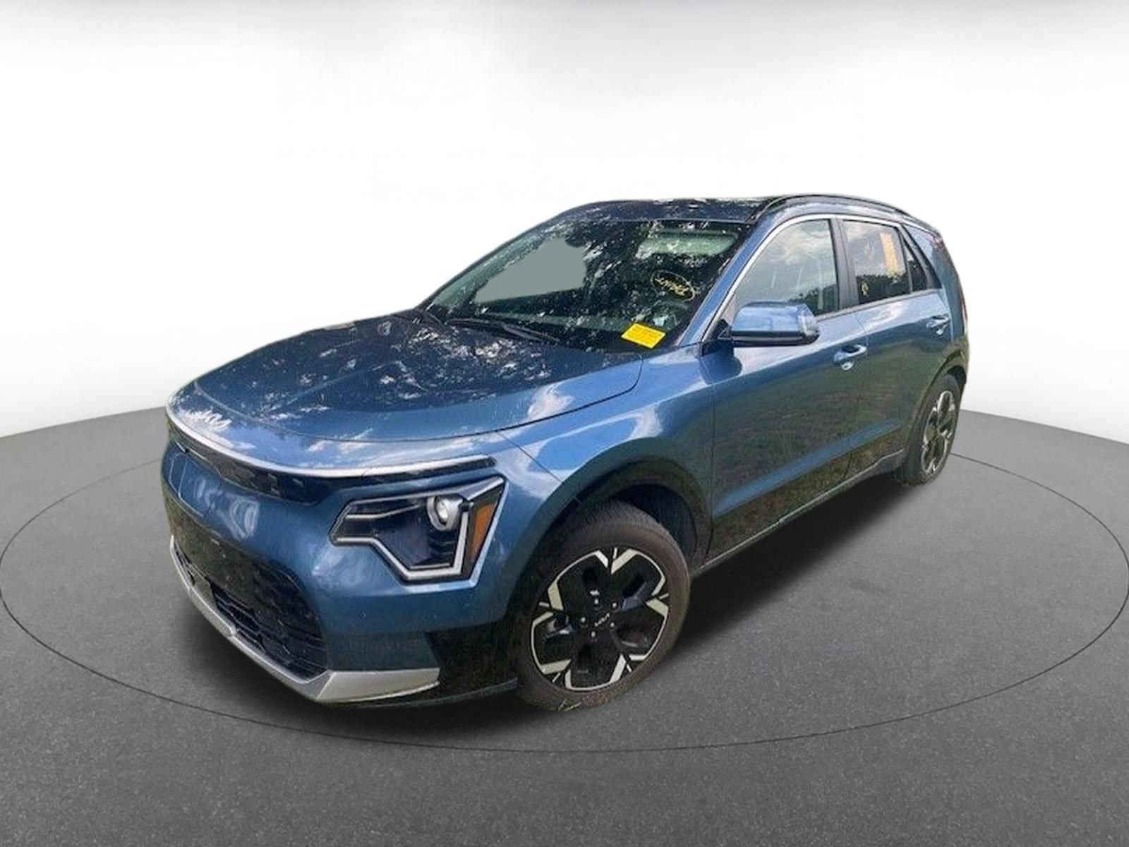 Thumbnail: 2023 Kia Niro - 3