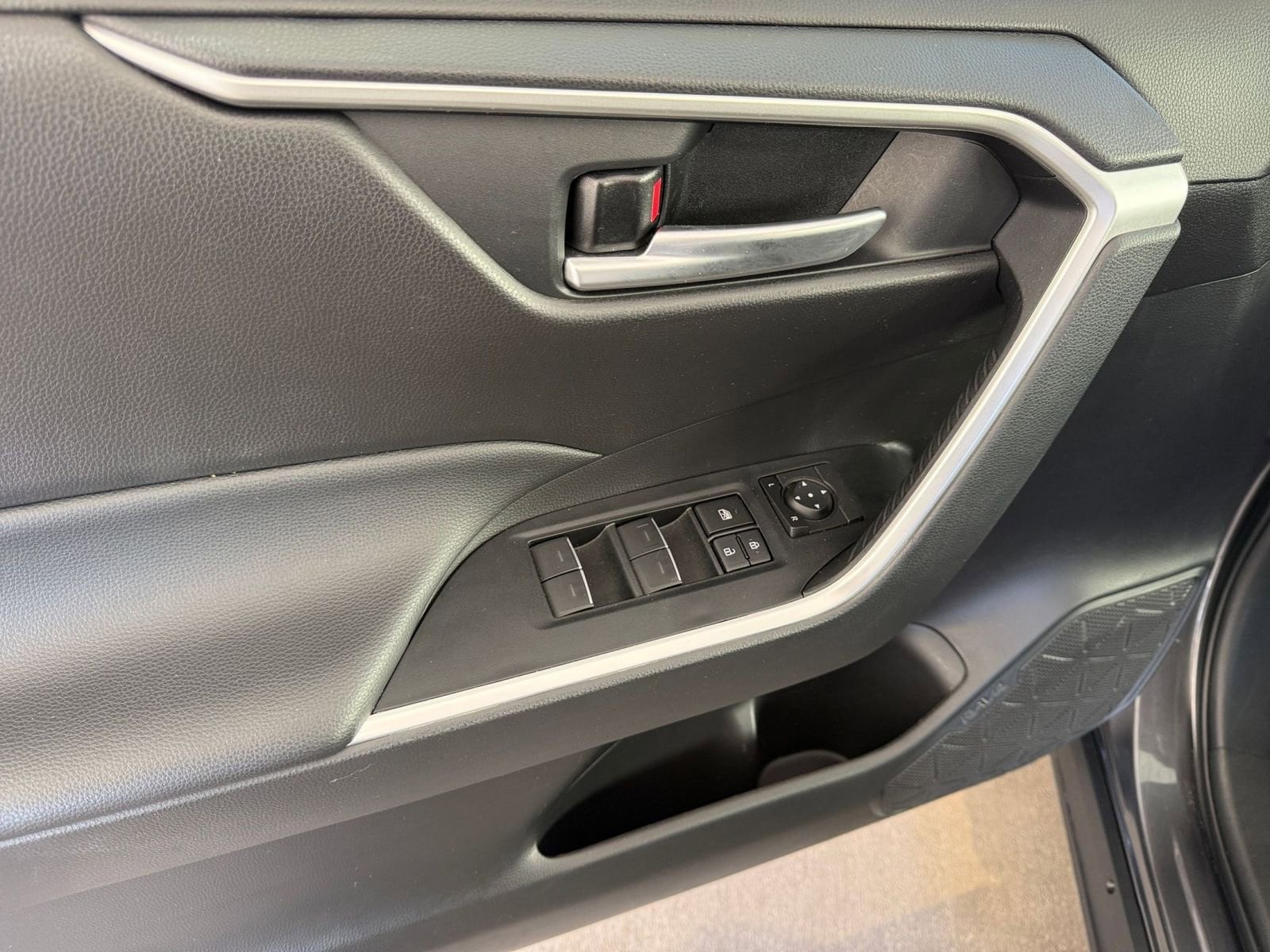 Thumbnail: 2025 Toyota RAV4 - 20