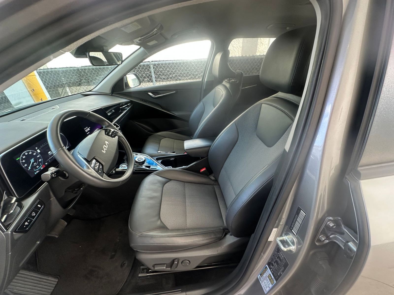 Thumbnail: 2023 Kia Niro - 31