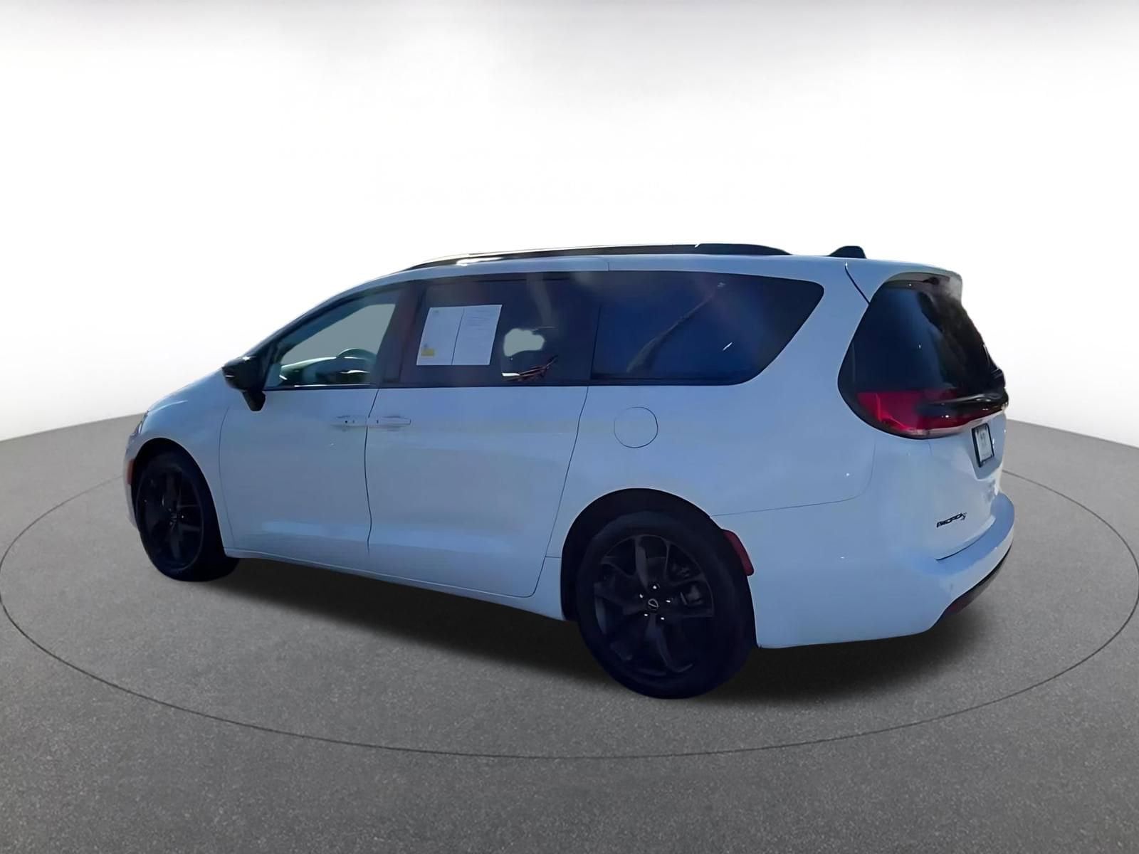 Thumbnail: 2025 Chrysler Pacifica - 10