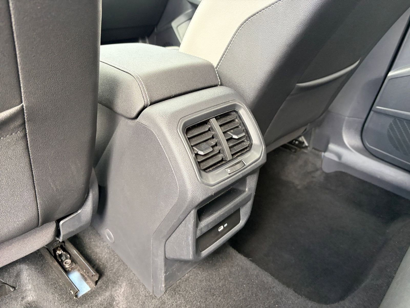 Thumbnail: 2025 Volkswagen Taos - 23