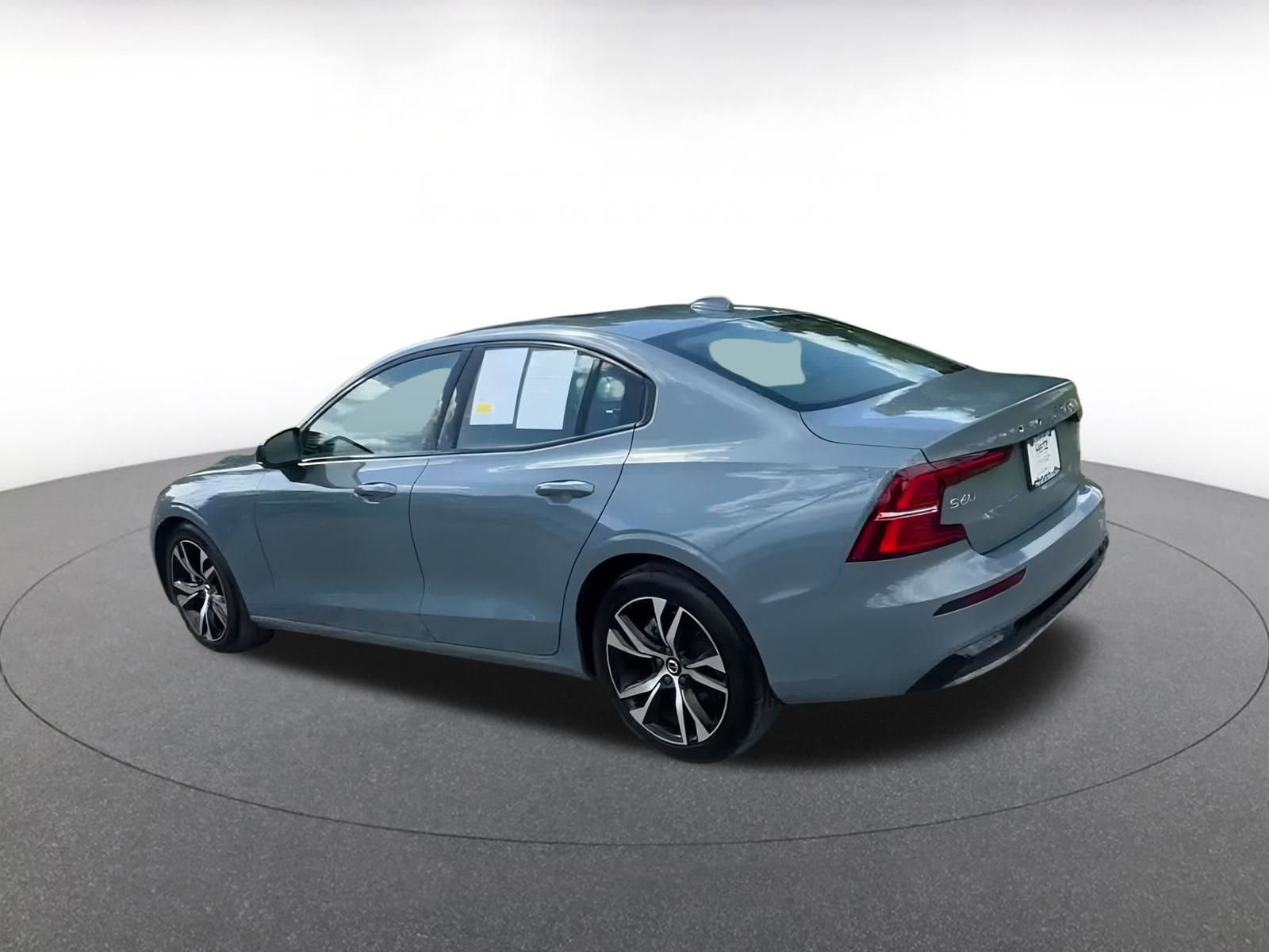Thumbnail: 2024 Volvo S60 - 10